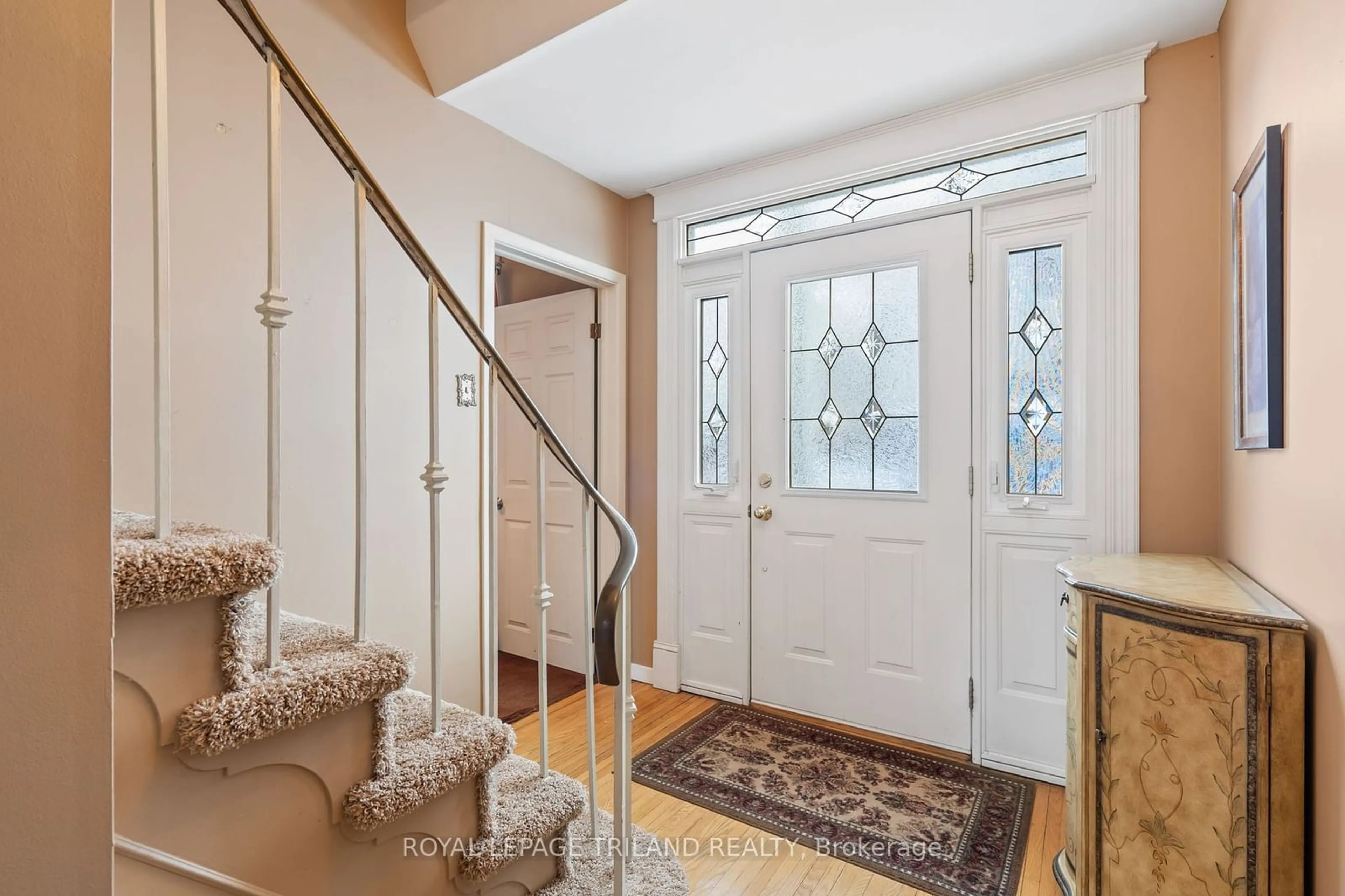 Indoor entryway for 1099 Prince George Rd, London Ontario N6H 4E2