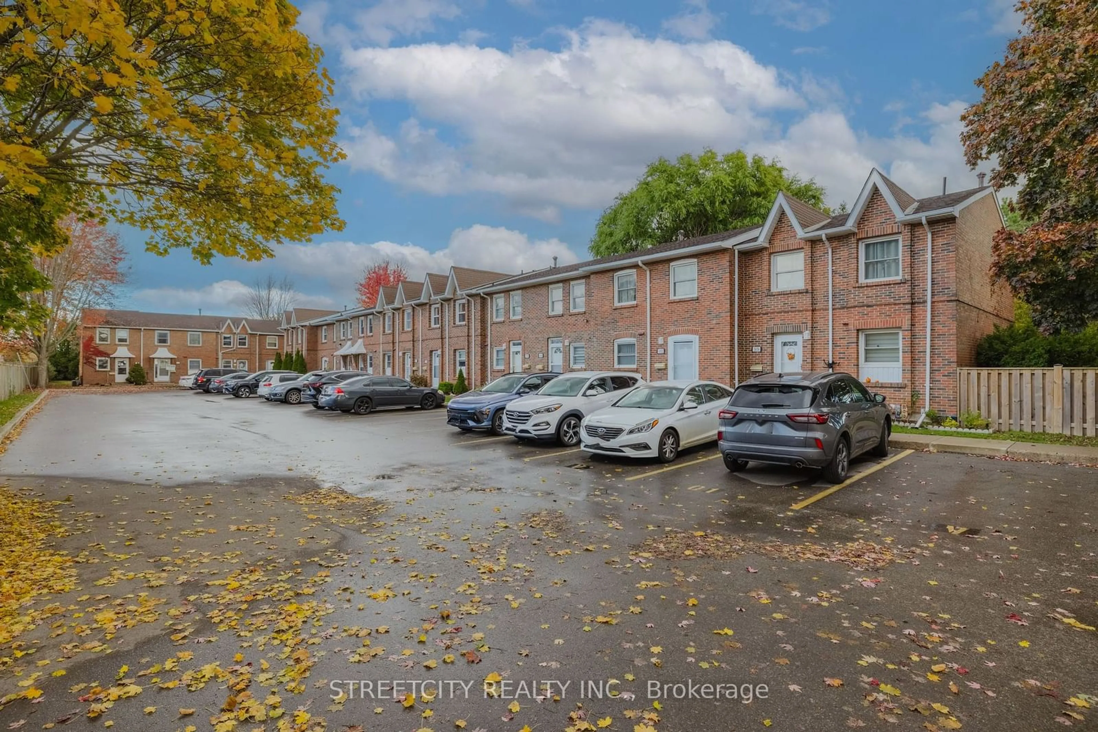 A pic from outside/outdoor area/front of a property/back of a property/a pic from drone, street for 1058 Southdale Rd, London Ontario N6E 1B2