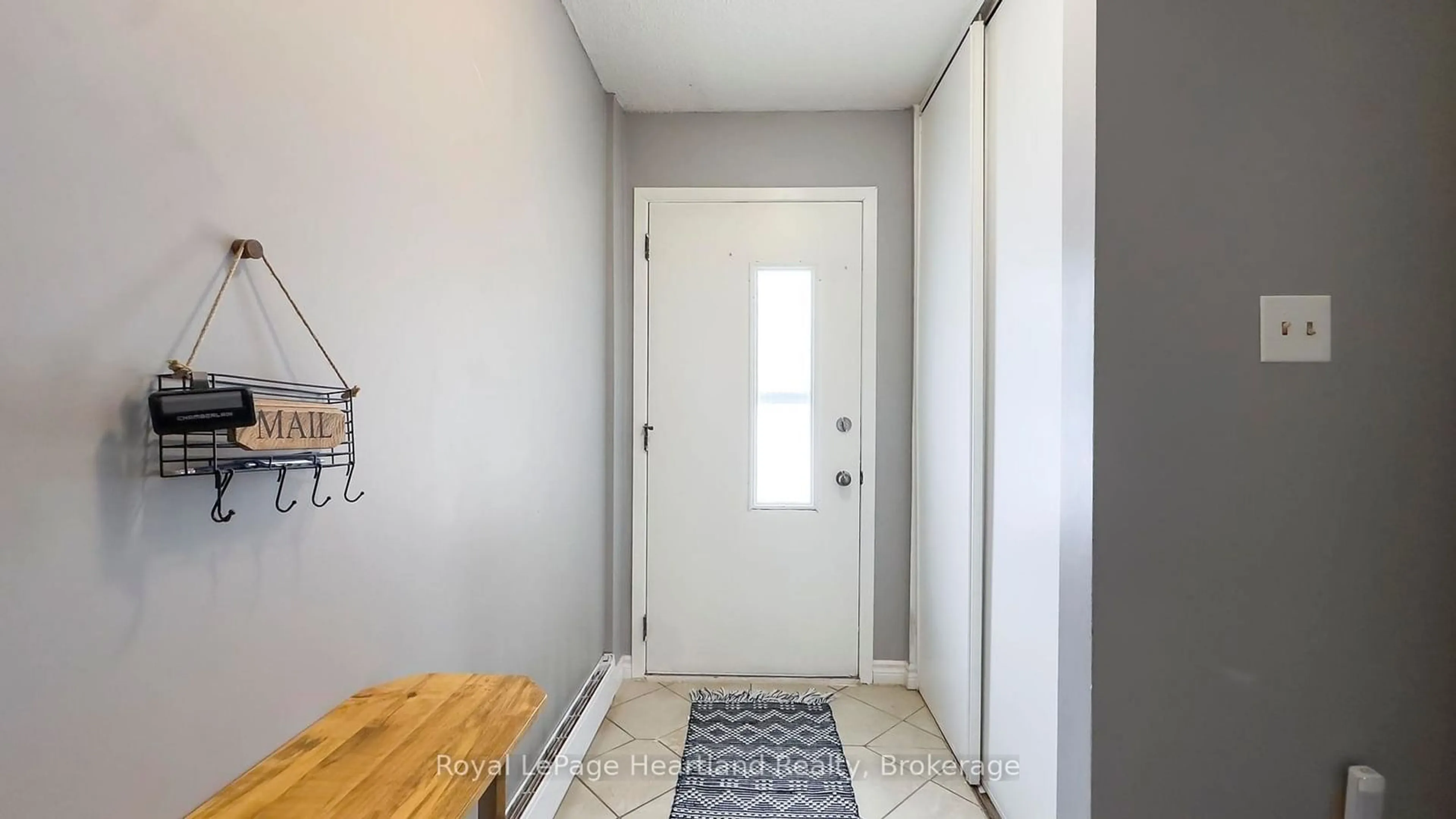 Indoor entryway for 666 Hunter St, Kincardine Ontario N2Z 1S1