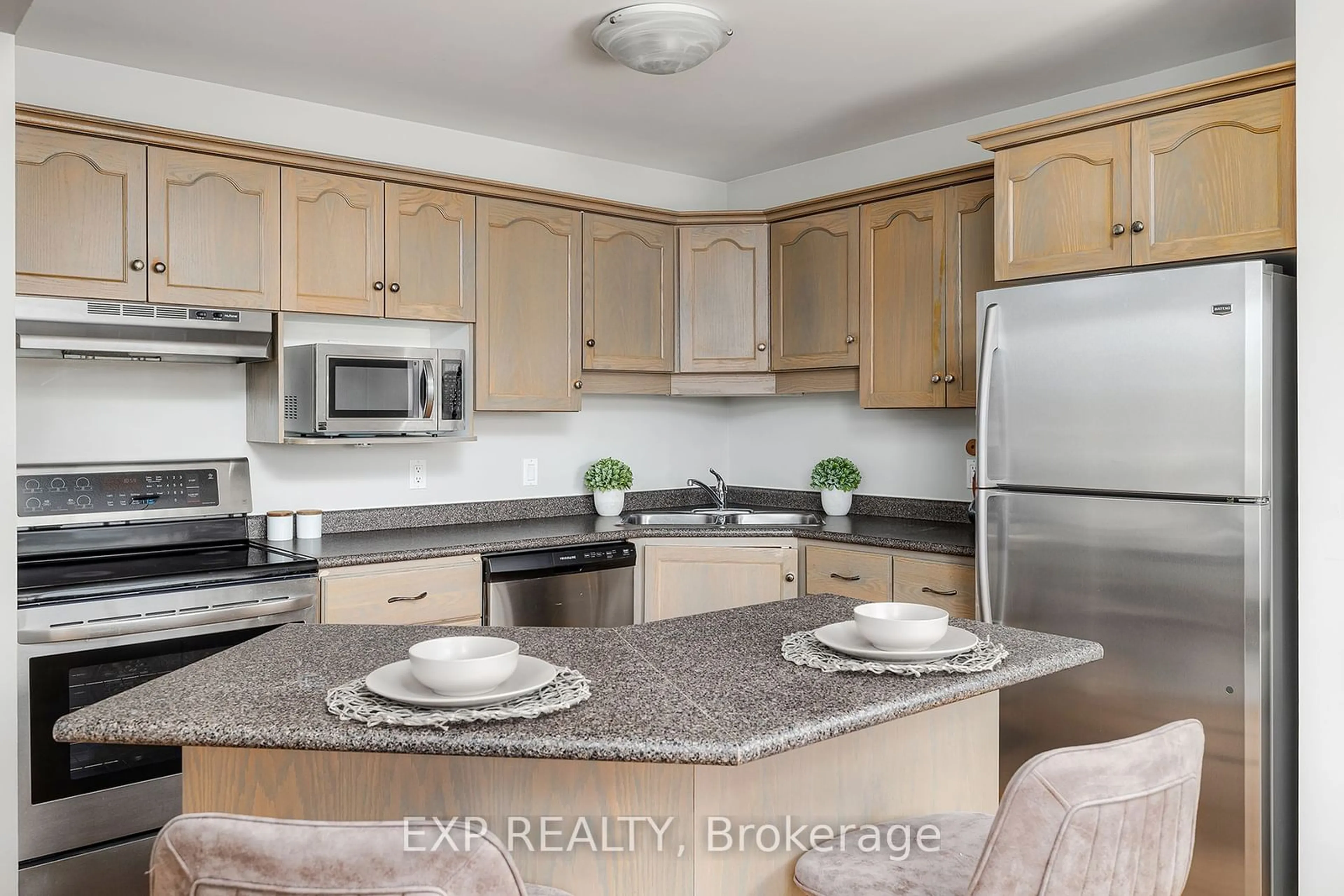 Standard kitchen, unknown for 148 Athlone Cres, Stratford Ontario N4Z 1H9