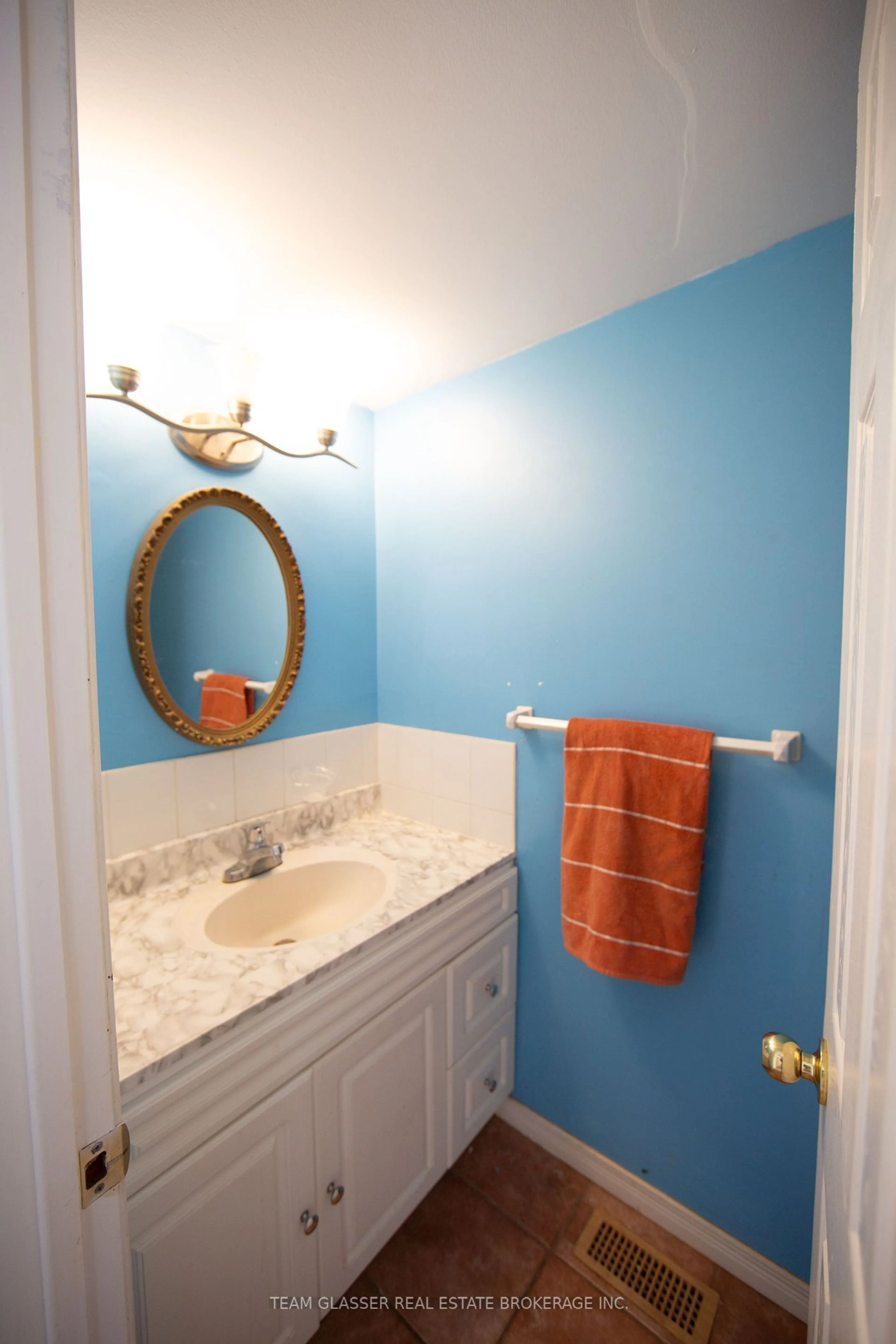 Standard bathroom, ceramic/tile floor for 34 ACTON Cres, London Ontario N6E 1W5