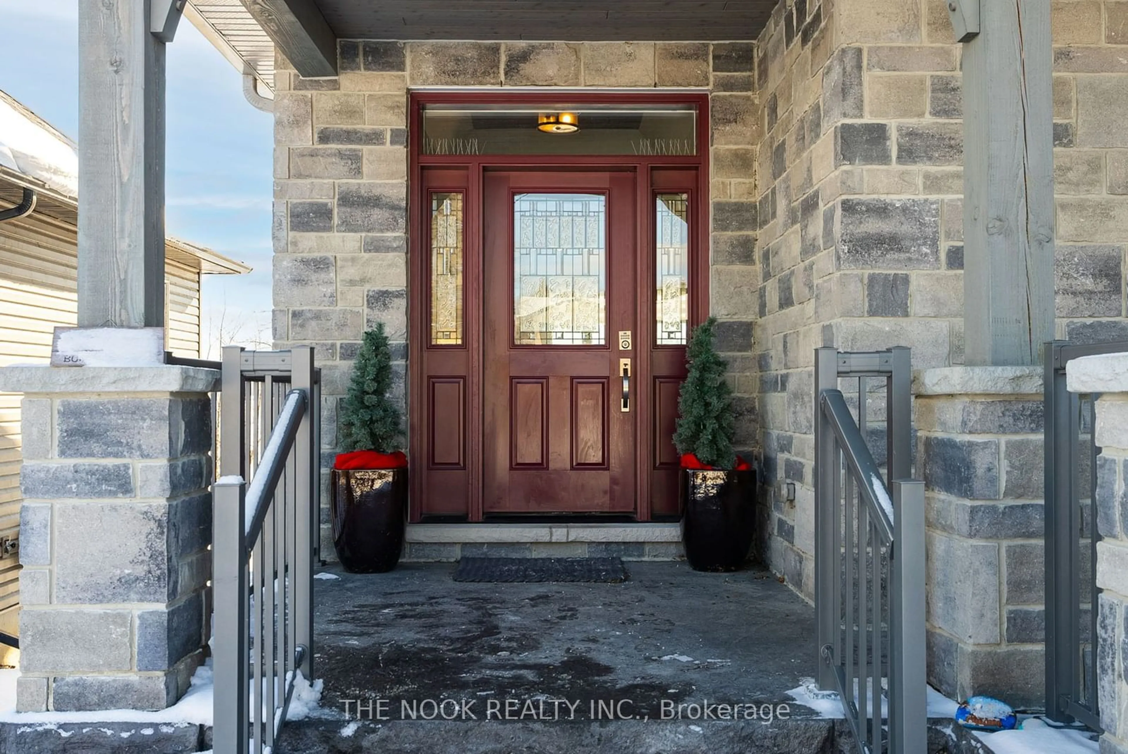 Indoor entryway for 2 Gilson Pt Place Pl, Kawartha Lakes Ontario K0M 2C0