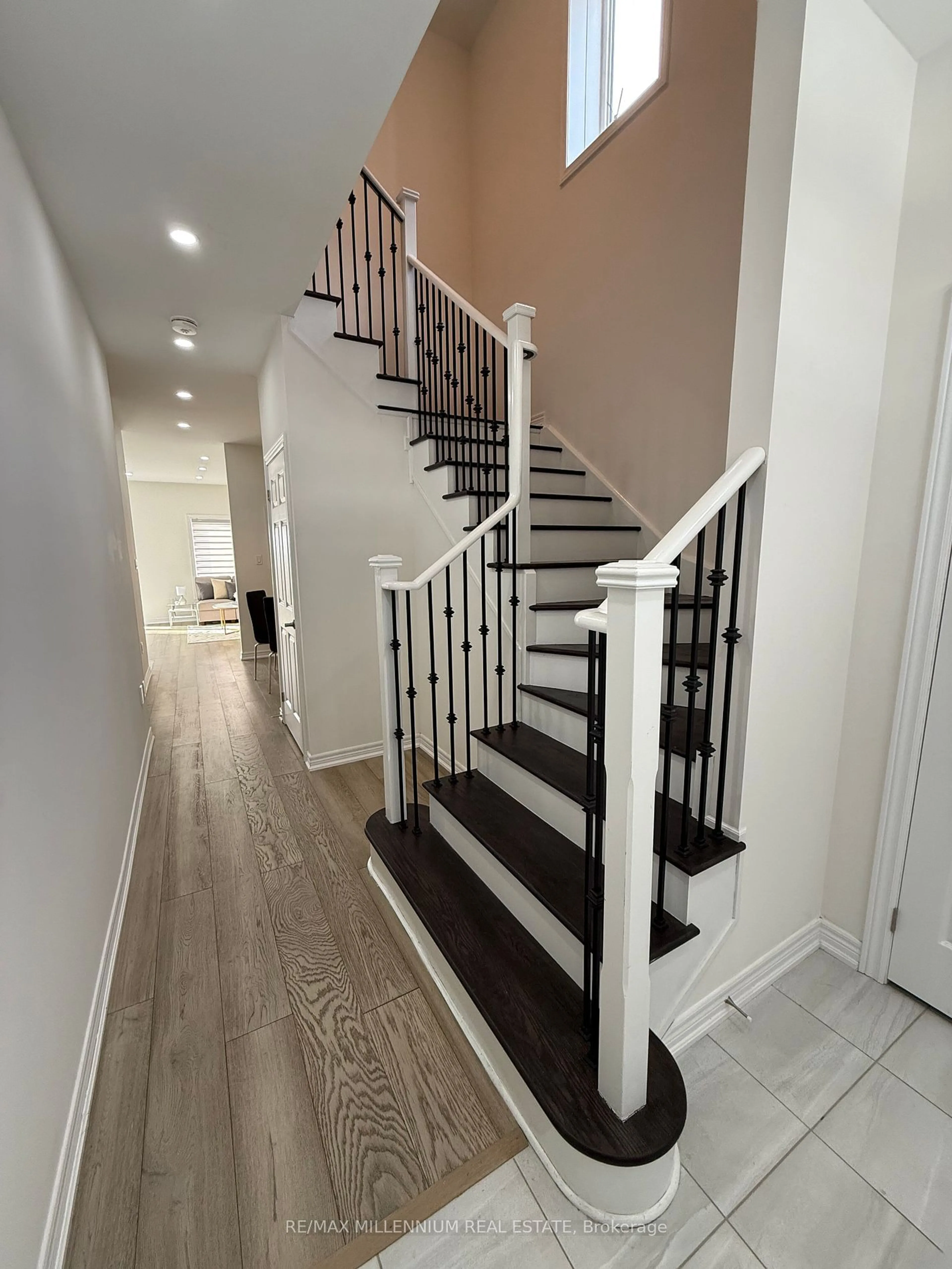 Stairs for 166 Clark St, Shelburne Ontario L0N 1S3