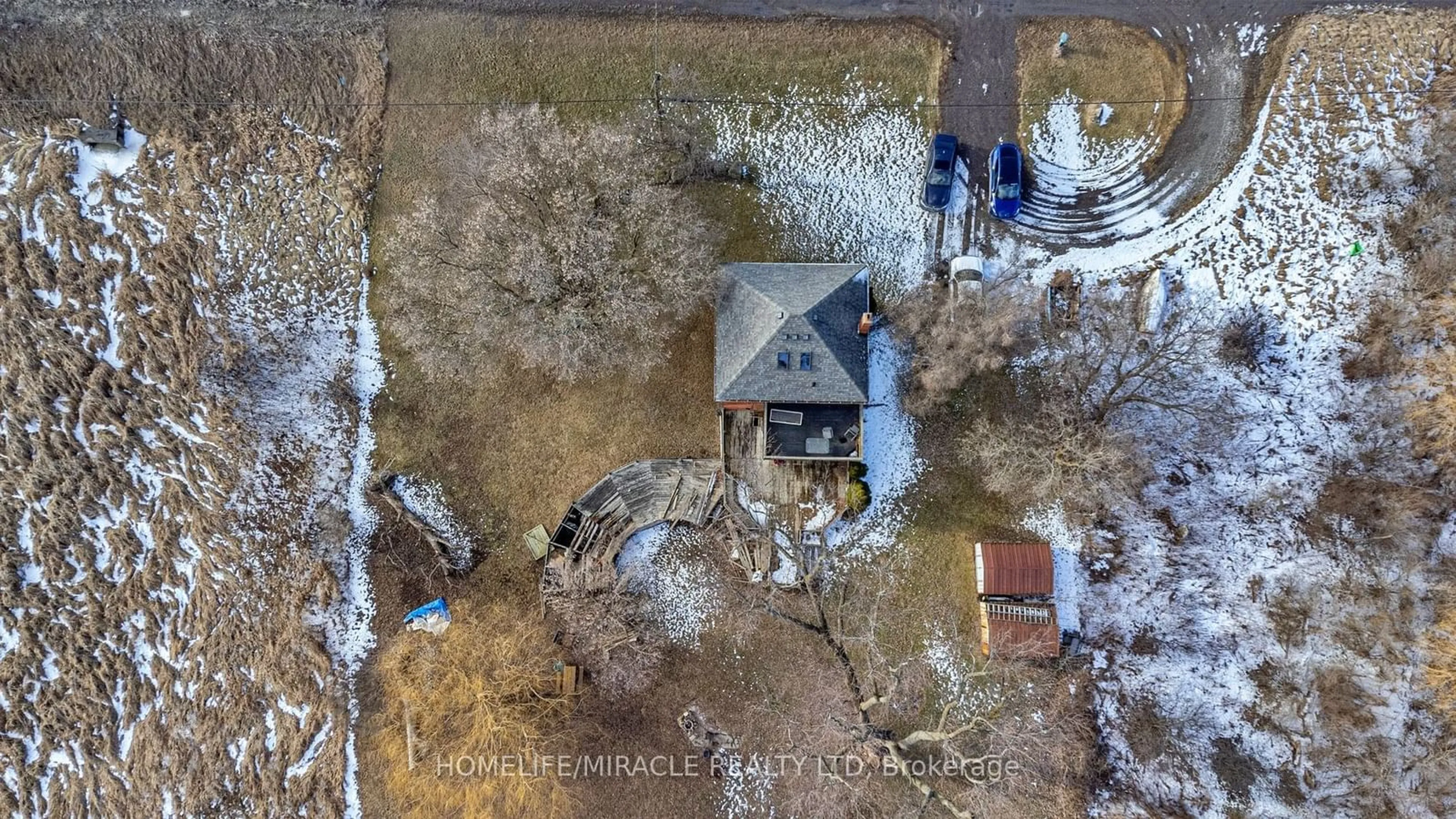 A pic from outside/outdoor area/front of a property/back of a property/a pic from drone, building for 808 Highway 6, Haldimand Ontario N3W 1M8