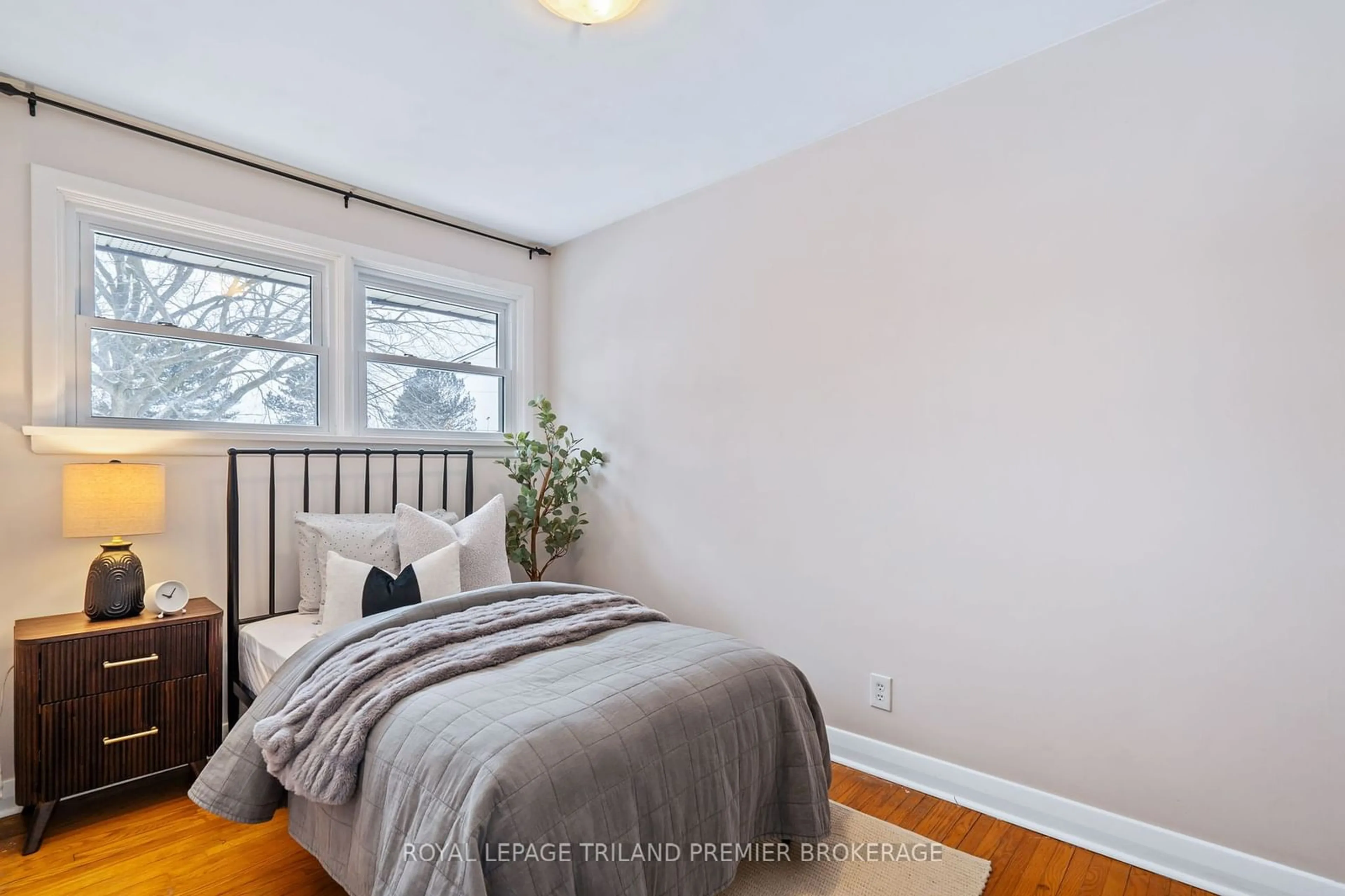 Bedroom with bed, unknown for 443 Beachwood Ave, London Ontario N6J 3J9