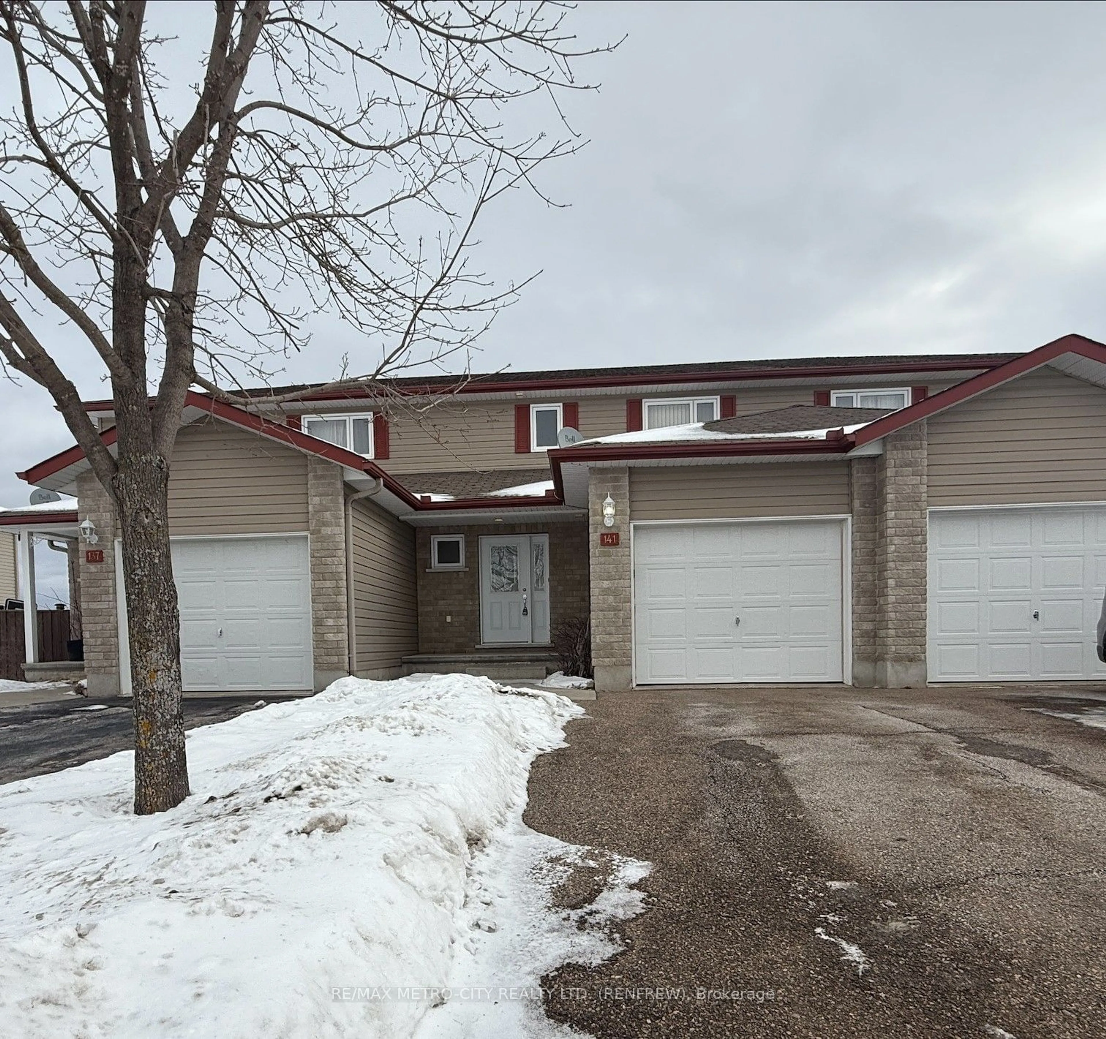 A pic from outside/outdoor area/front of a property/back of a property/a pic from drone, street for 141 Elk St, Renfrew Ontario K7V 0A1