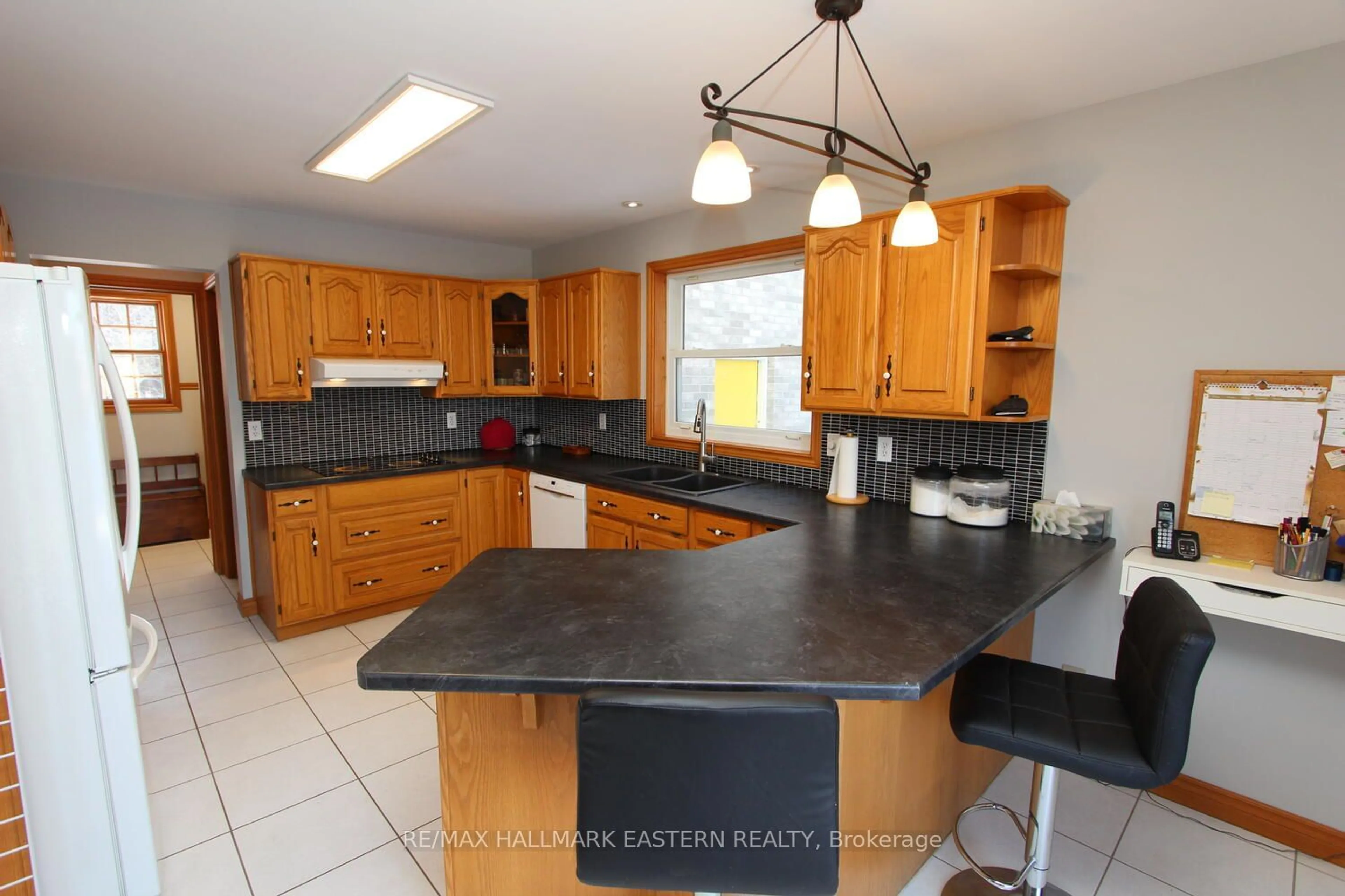 Open concept kitchen, ceramic/tile floor for 200 Centre Line, Asphodel-Norwood Ontario K0L 1Y0