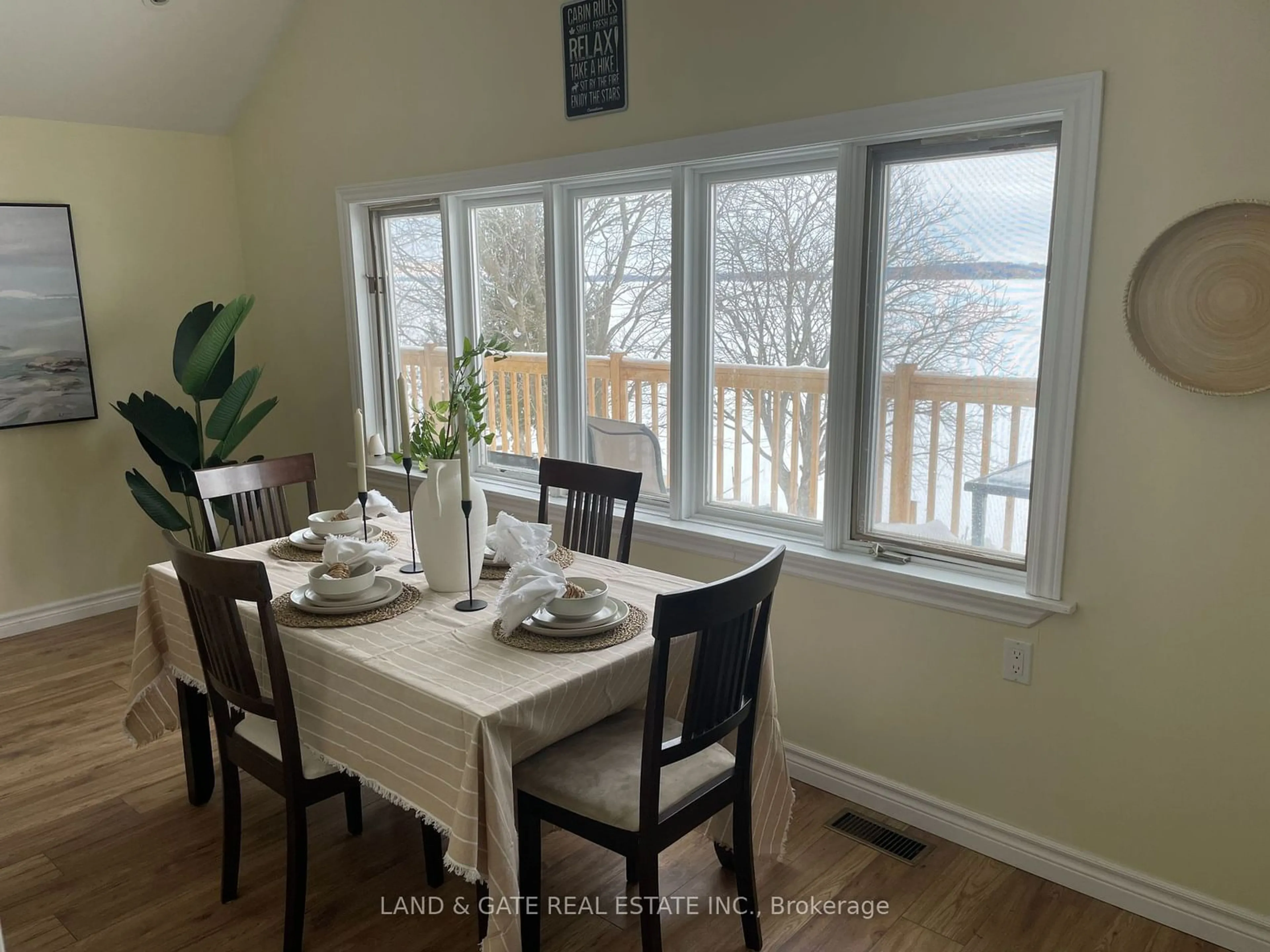 Dining room, wood/laminate floor for 35 McGill Dr, Kawartha Lakes Ontario L0B 1K0