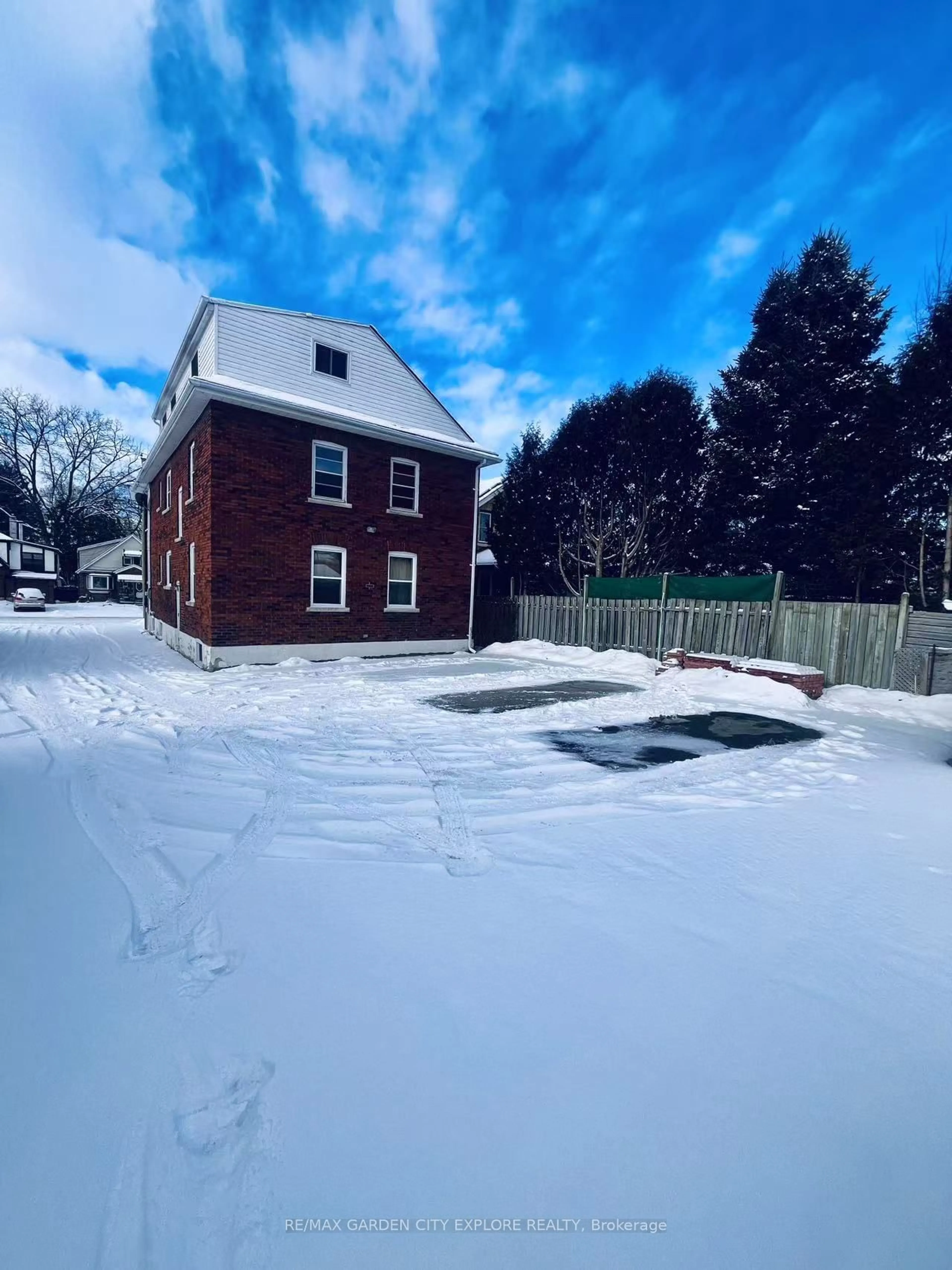 A pic from outside/outdoor area/front of a property/back of a property/a pic from drone, building for 6296 Orchard Ave, Niagara Falls Ontario L2G 4H1