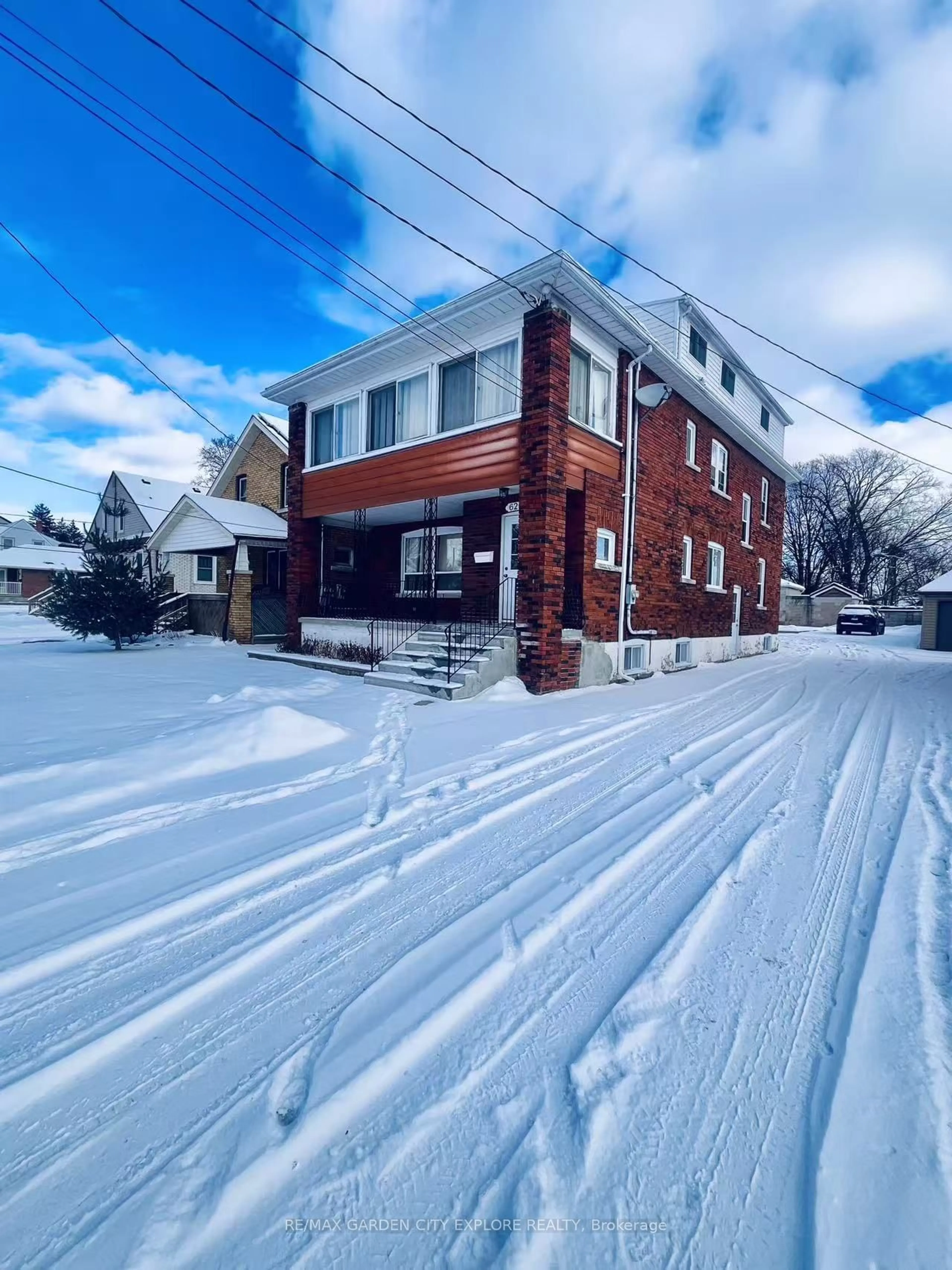 A pic from outside/outdoor area/front of a property/back of a property/a pic from drone, building for 6296 Orchard Ave, Niagara Falls Ontario L2G 4H1
