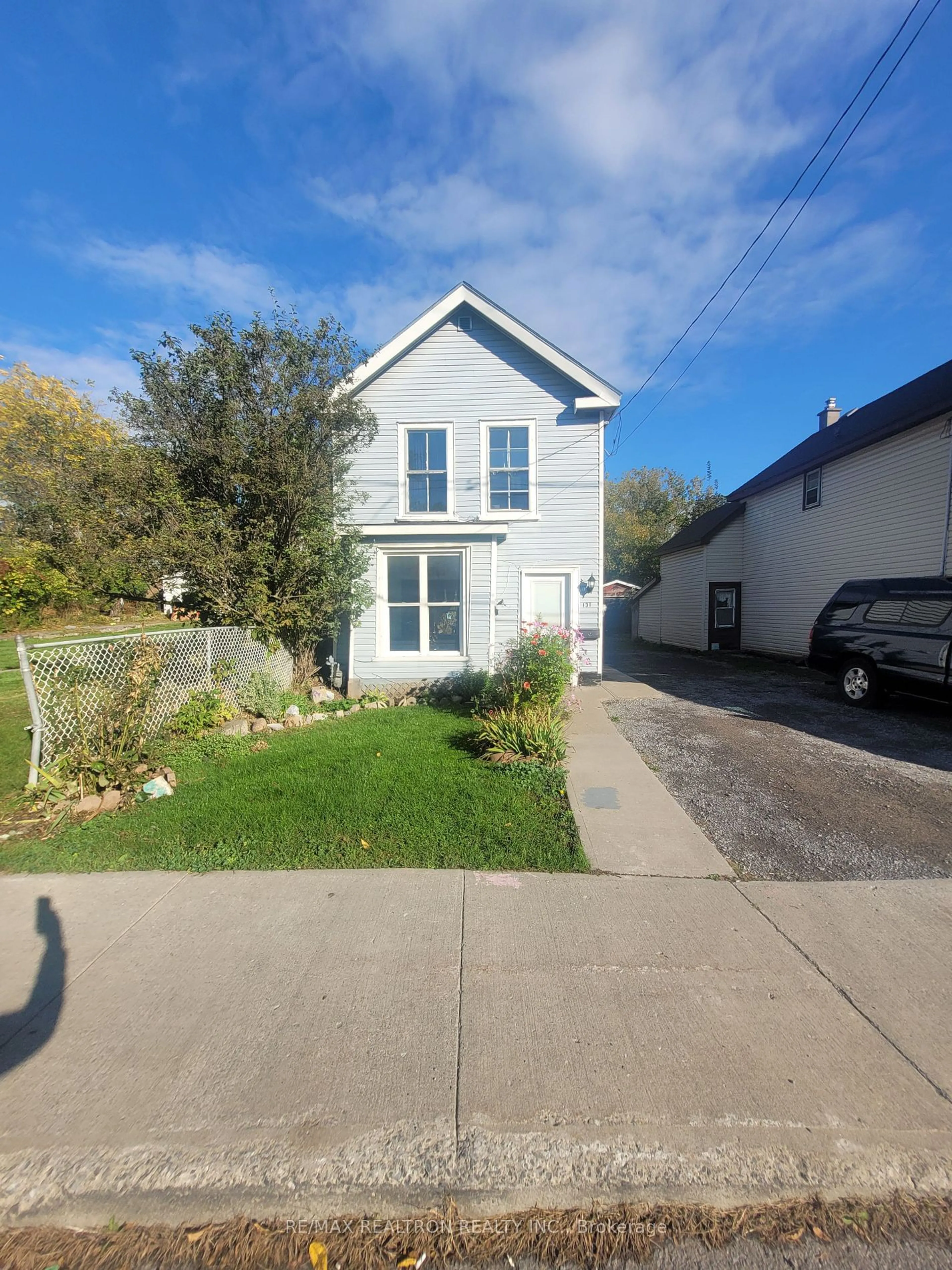 A pic from outside/outdoor area/front of a property/back of a property/a pic from drone, street for 131 James St, Kingston Ontario K7K 1Z5