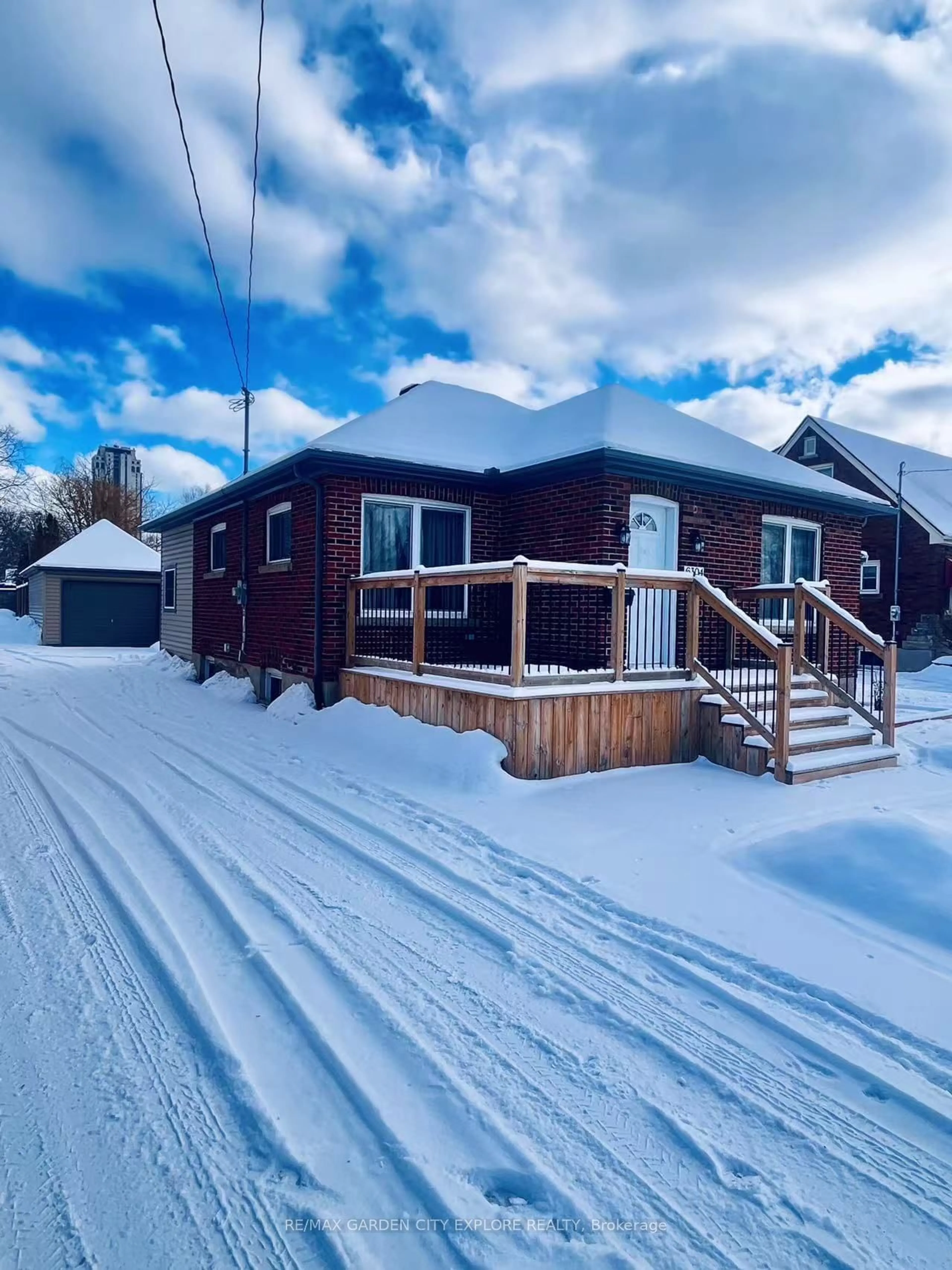 A pic from outside/outdoor area/front of a property/back of a property/a pic from drone, street for 6304 Orchard Ave, Niagara Falls Ontario L2G 4H1