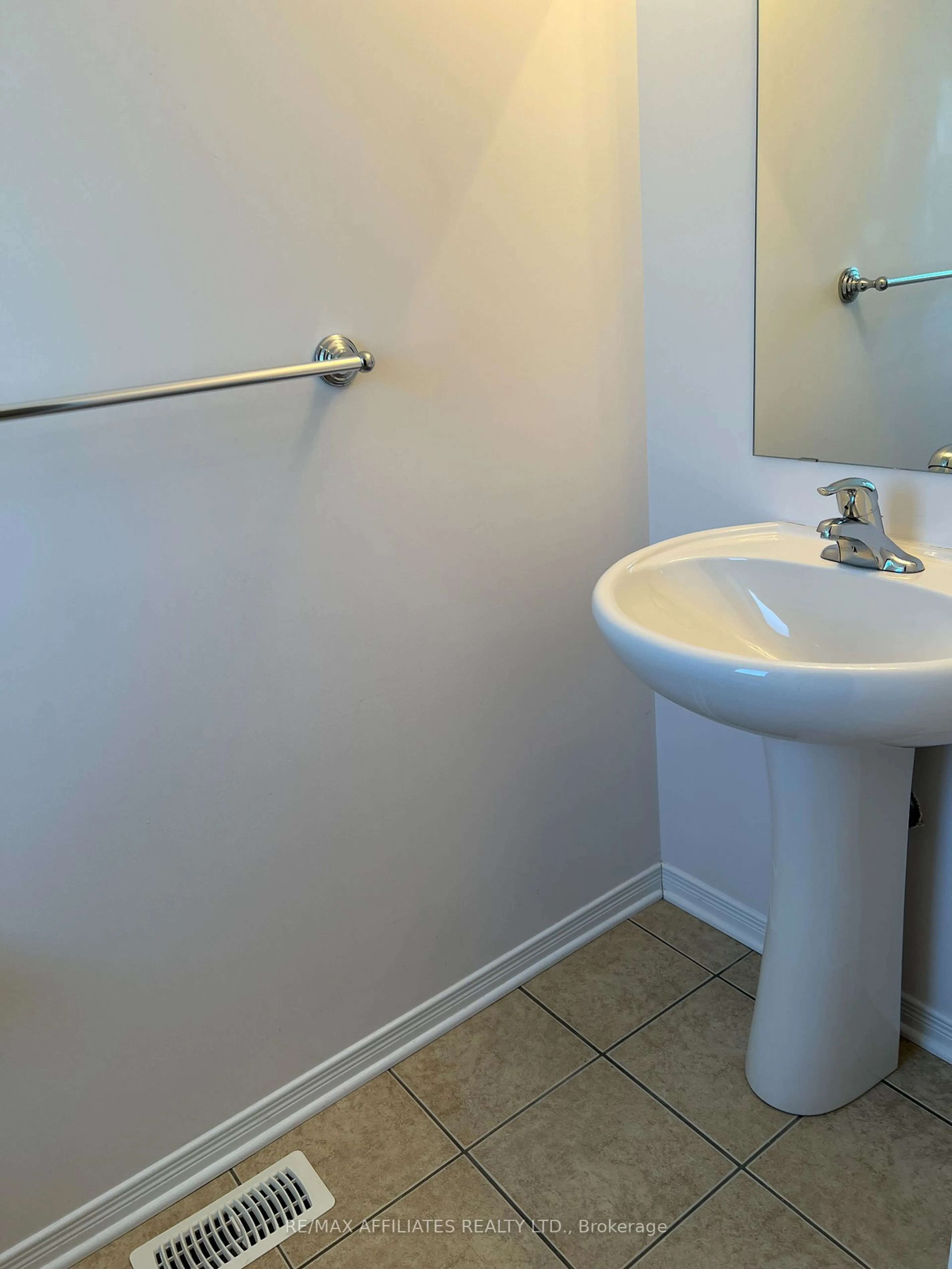 Standard bathroom, unknown for 279 Fir Lane, North Grenville Ontario K0G 1J0