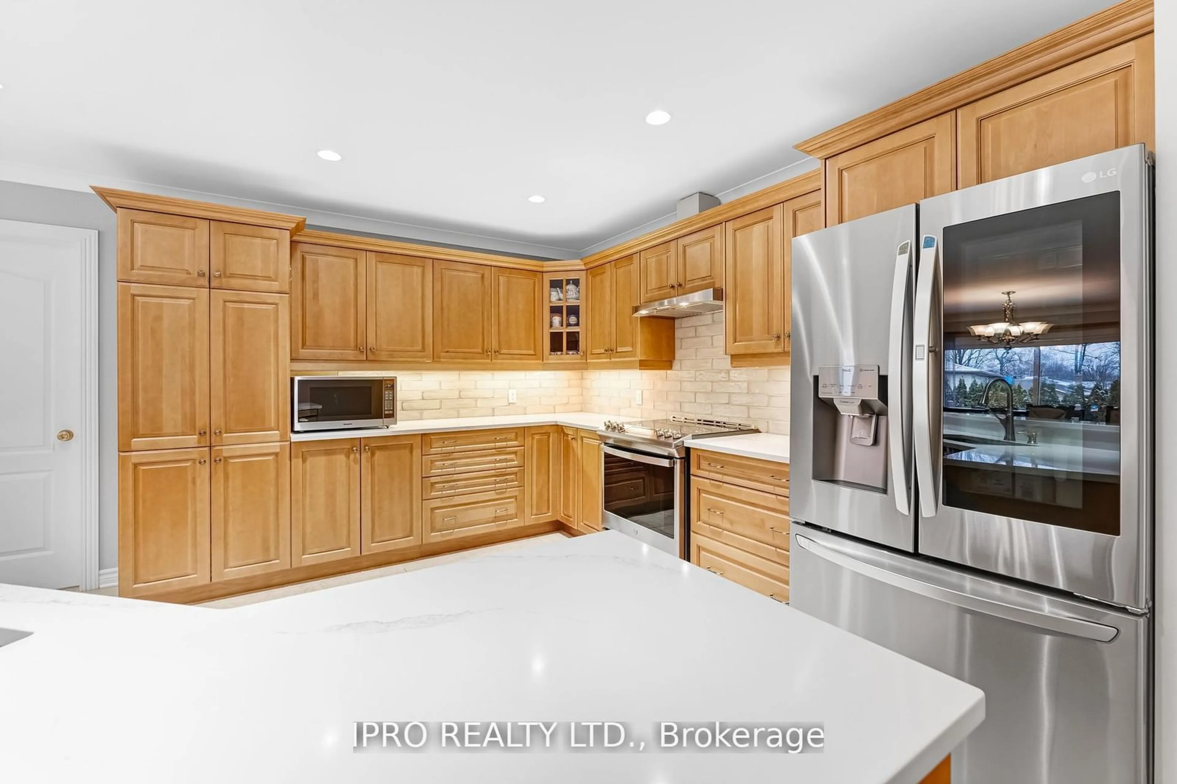 Contemporary kitchen, unknown for 544 Dean Dr, Cornwall Ontario K6H 7H7