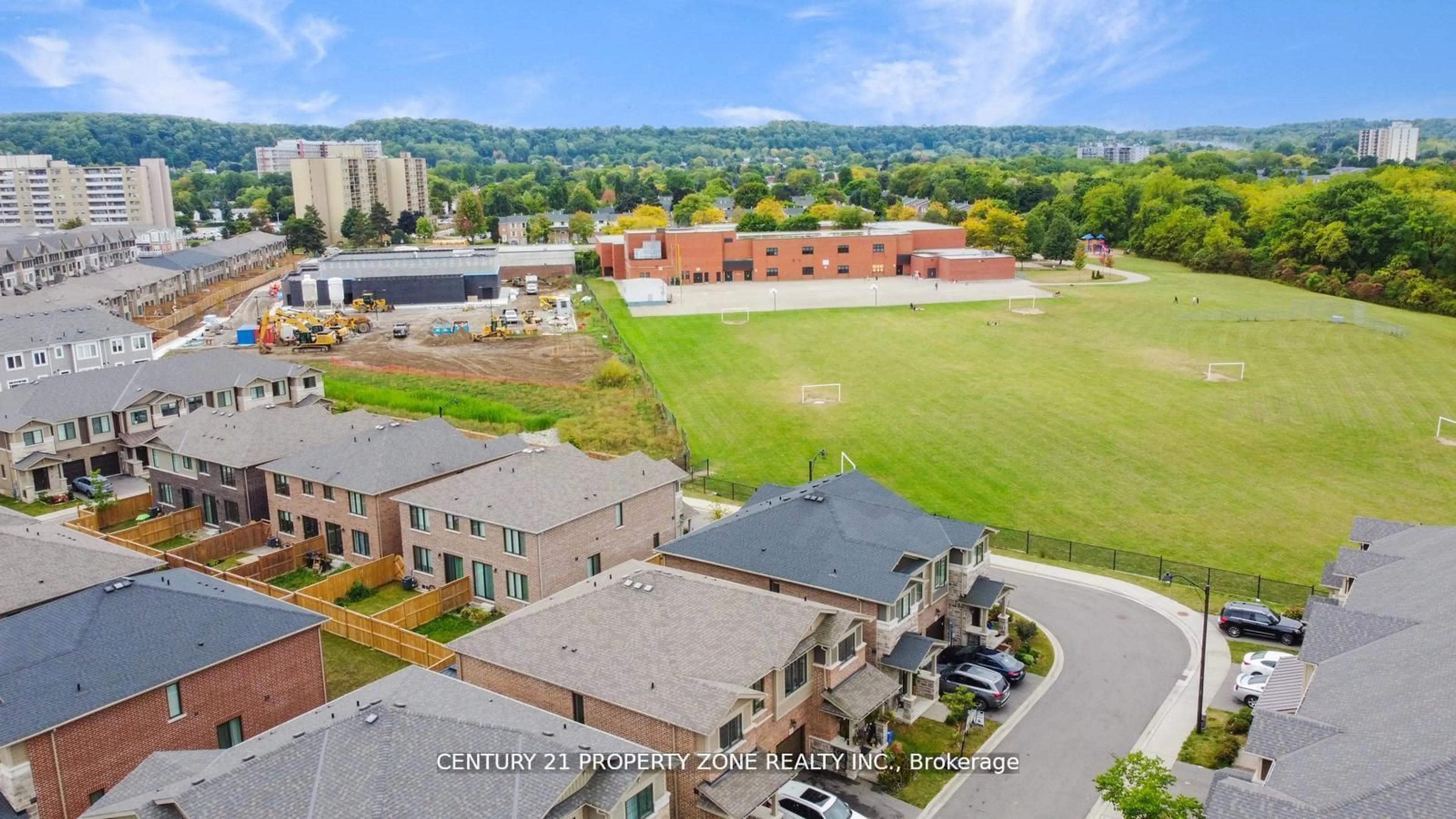 A pic from outside/outdoor area/front of a property/back of a property/a pic from drone, mountain view for 39 Pelican Lane, Hamilton Ontario L8K 5J3