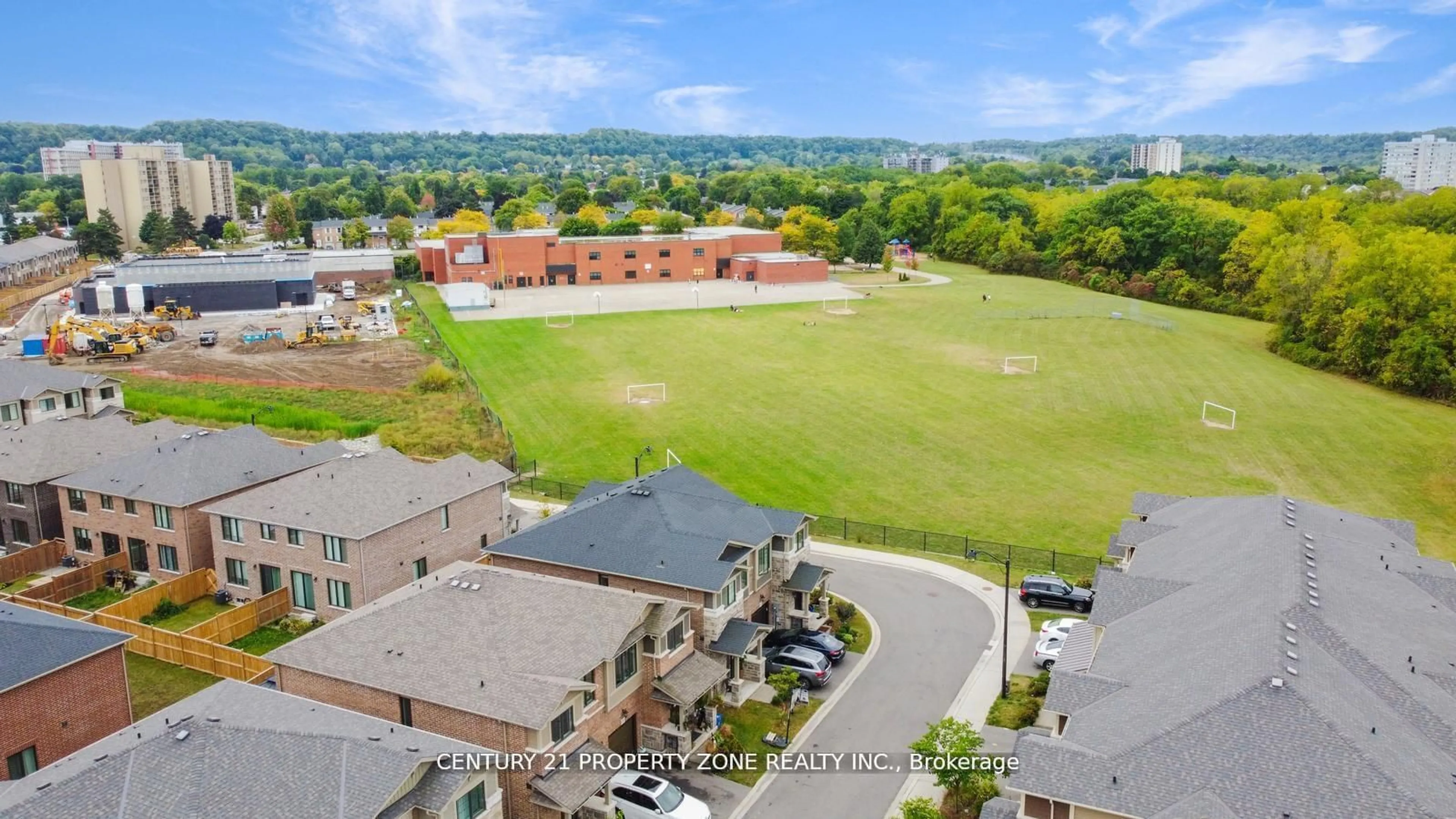 A pic from outside/outdoor area/front of a property/back of a property/a pic from drone, mountain view for 39 Pelican Lane, Hamilton Ontario L8K 5J3