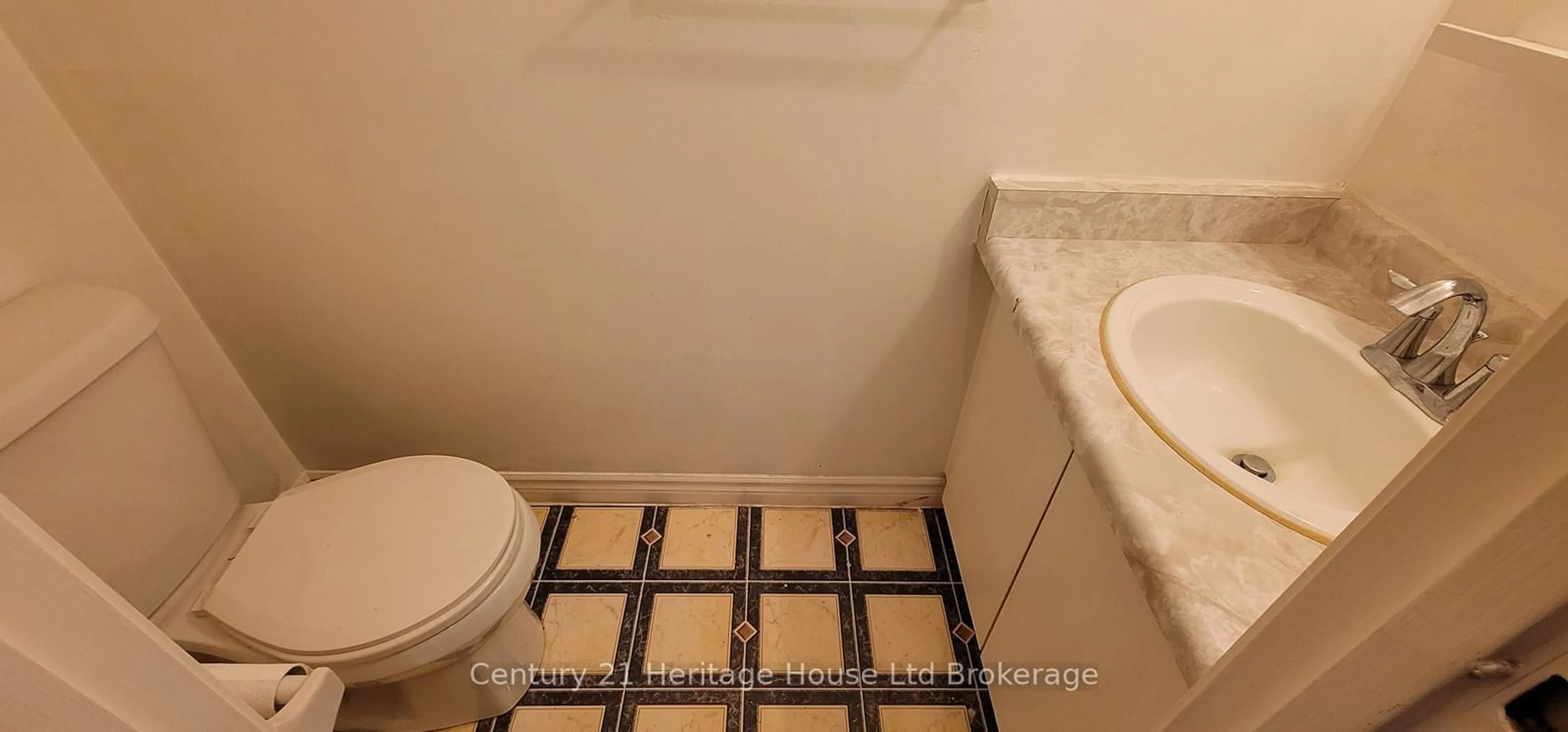 Standard bathroom, ceramic/tile floor for 1093 Nellis St #8, Woodstock Ontario N4T 1P5