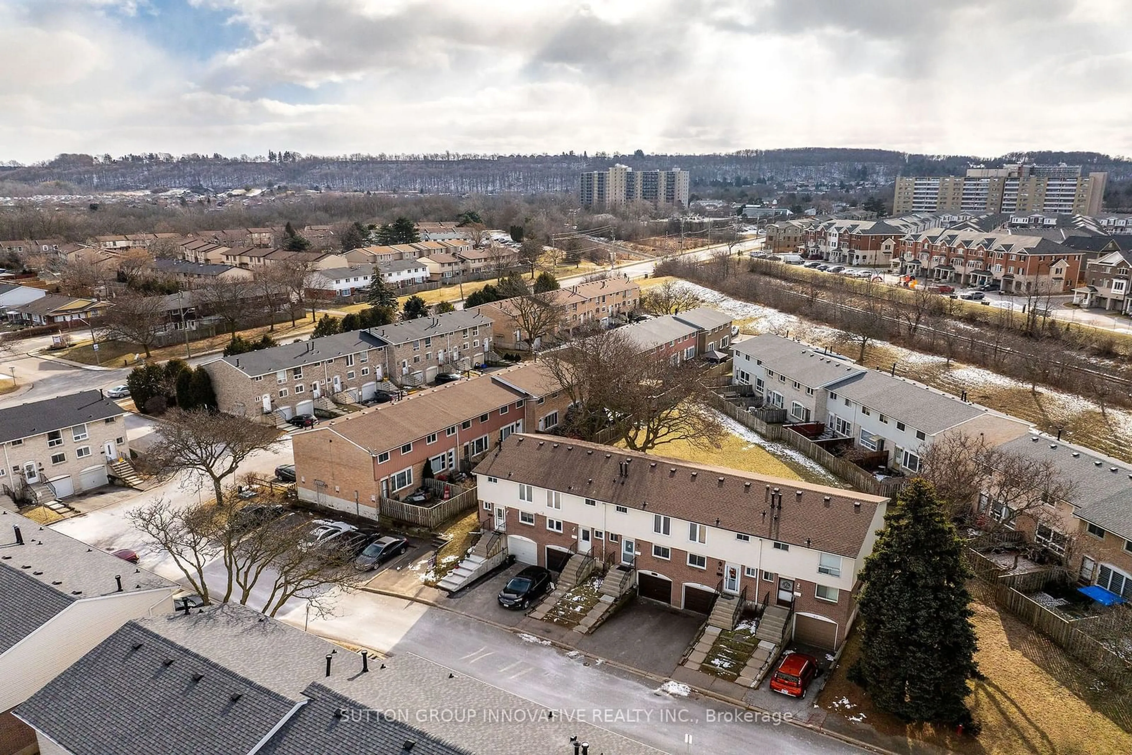 A pic from outside/outdoor area/front of a property/back of a property/a pic from drone, city buildings view from balcony for 120 Quigley Rd #66, Hamilton Ontario L8K 6L4