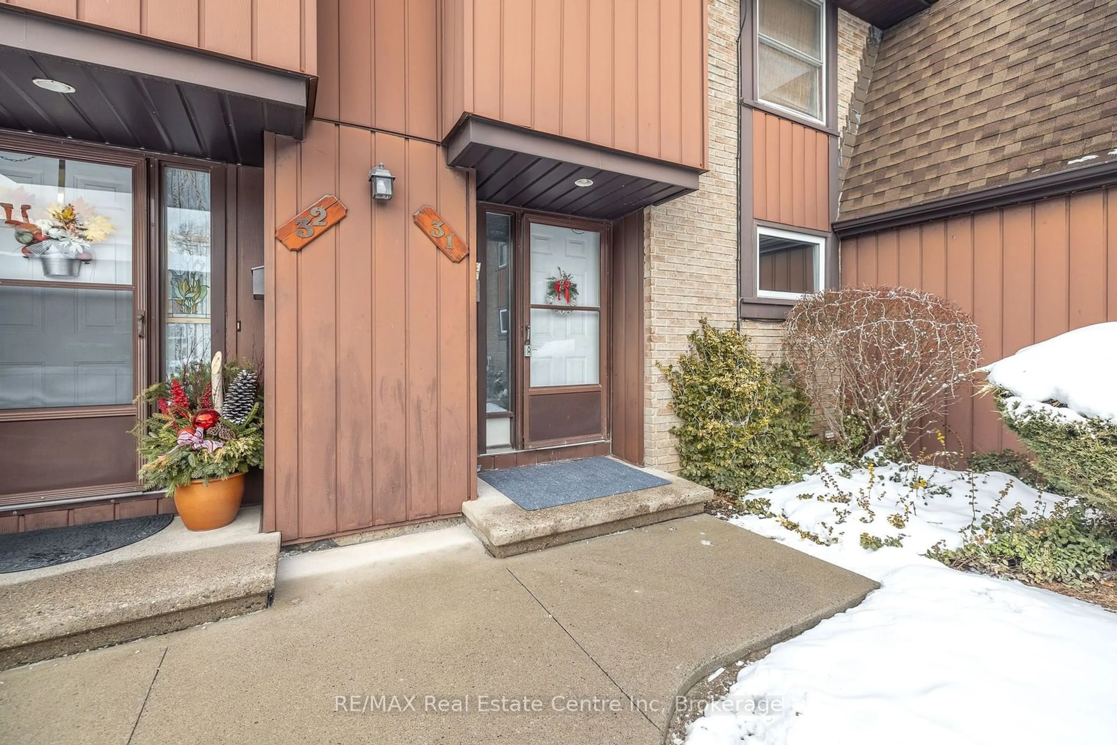 Indoor entryway for 539 Willow Rd #31, Guelph Ontario N1H 7G3