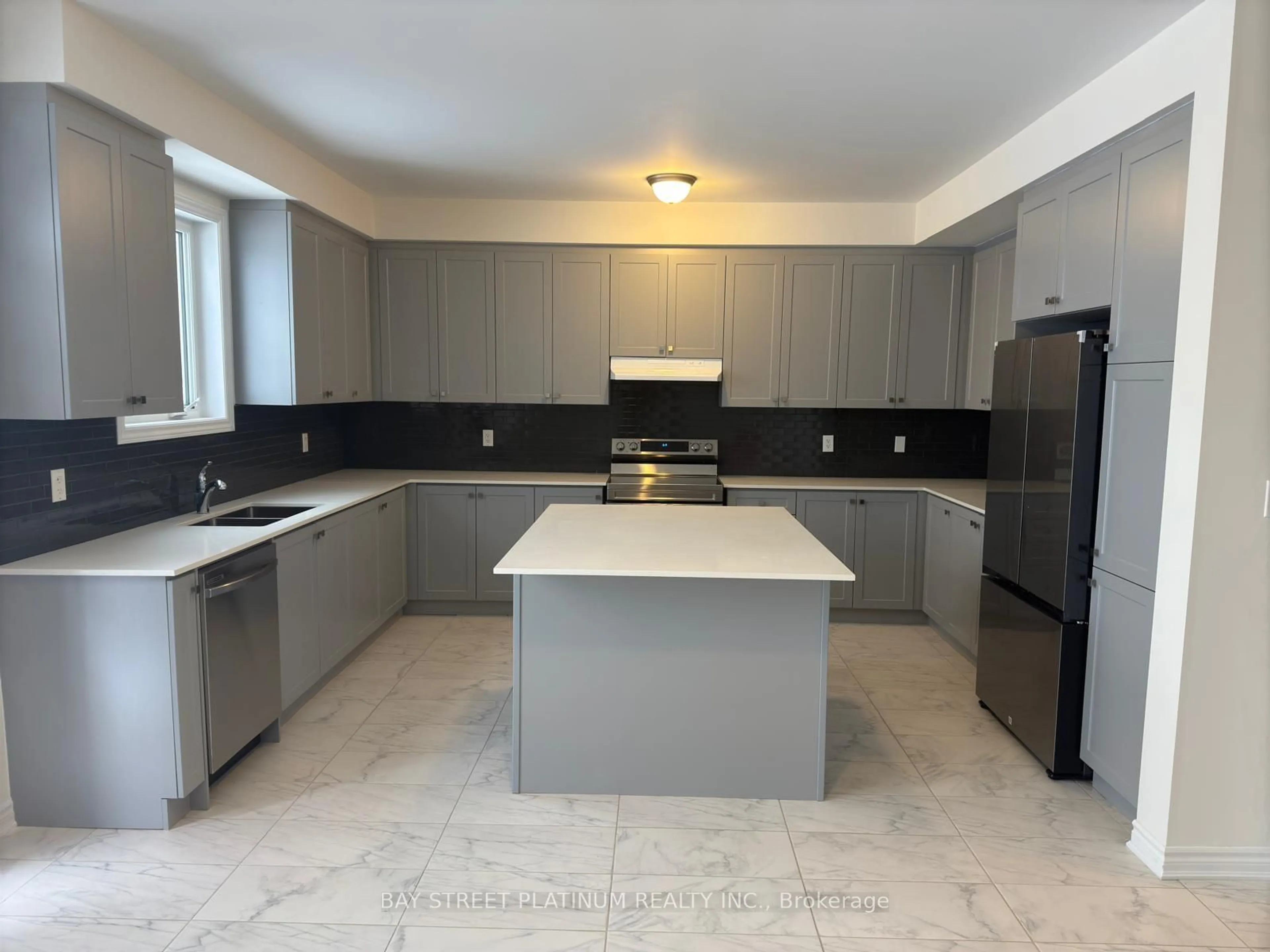 Open concept kitchen, ceramic/tile floor for 74 Oriole Cres, Port Colborne Ontario L3K 6E2