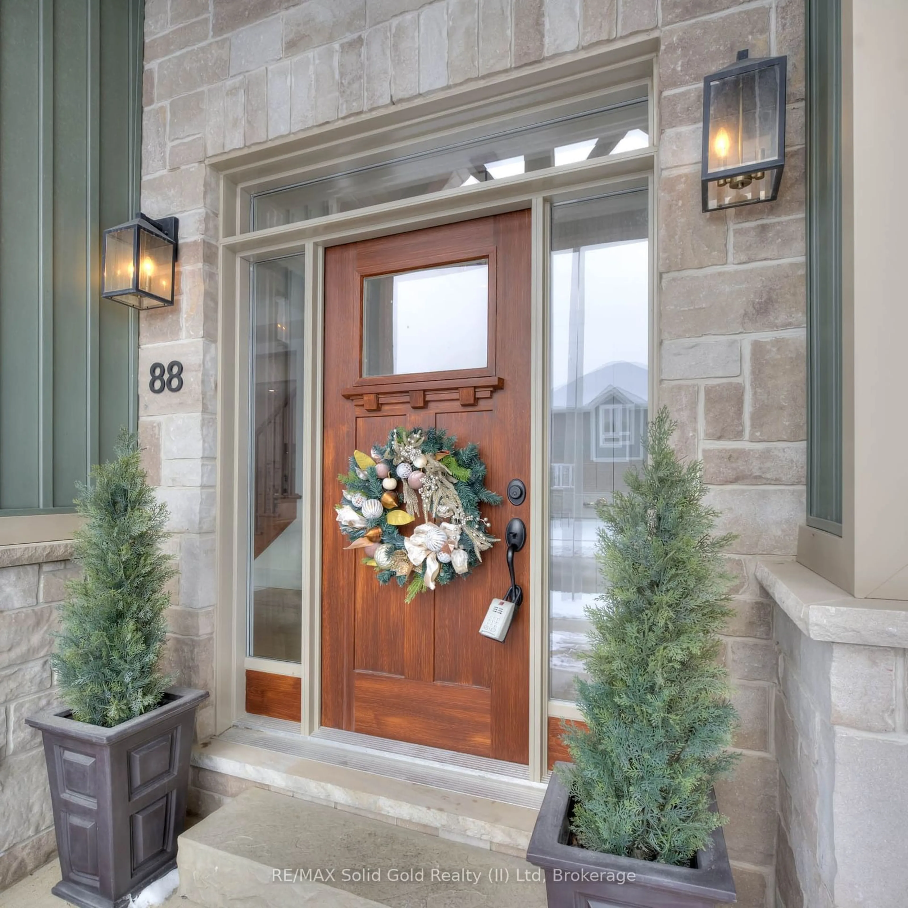 Indoor entryway for 88 Weymouth St, Woolwich Ontario N3B 0E3