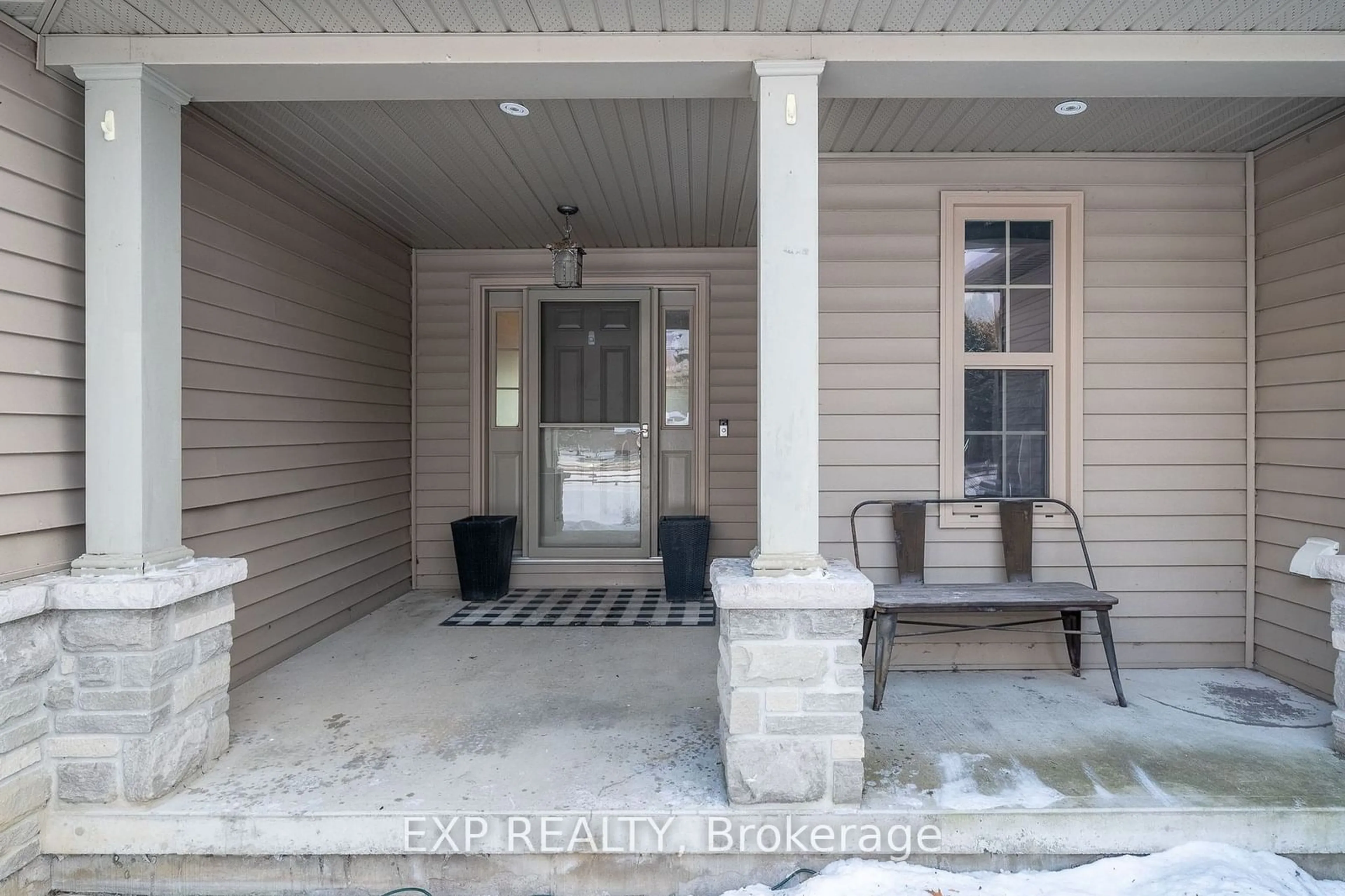 Indoor entryway for 27 Charles Rd, Tweed Ontario K0K 3J0