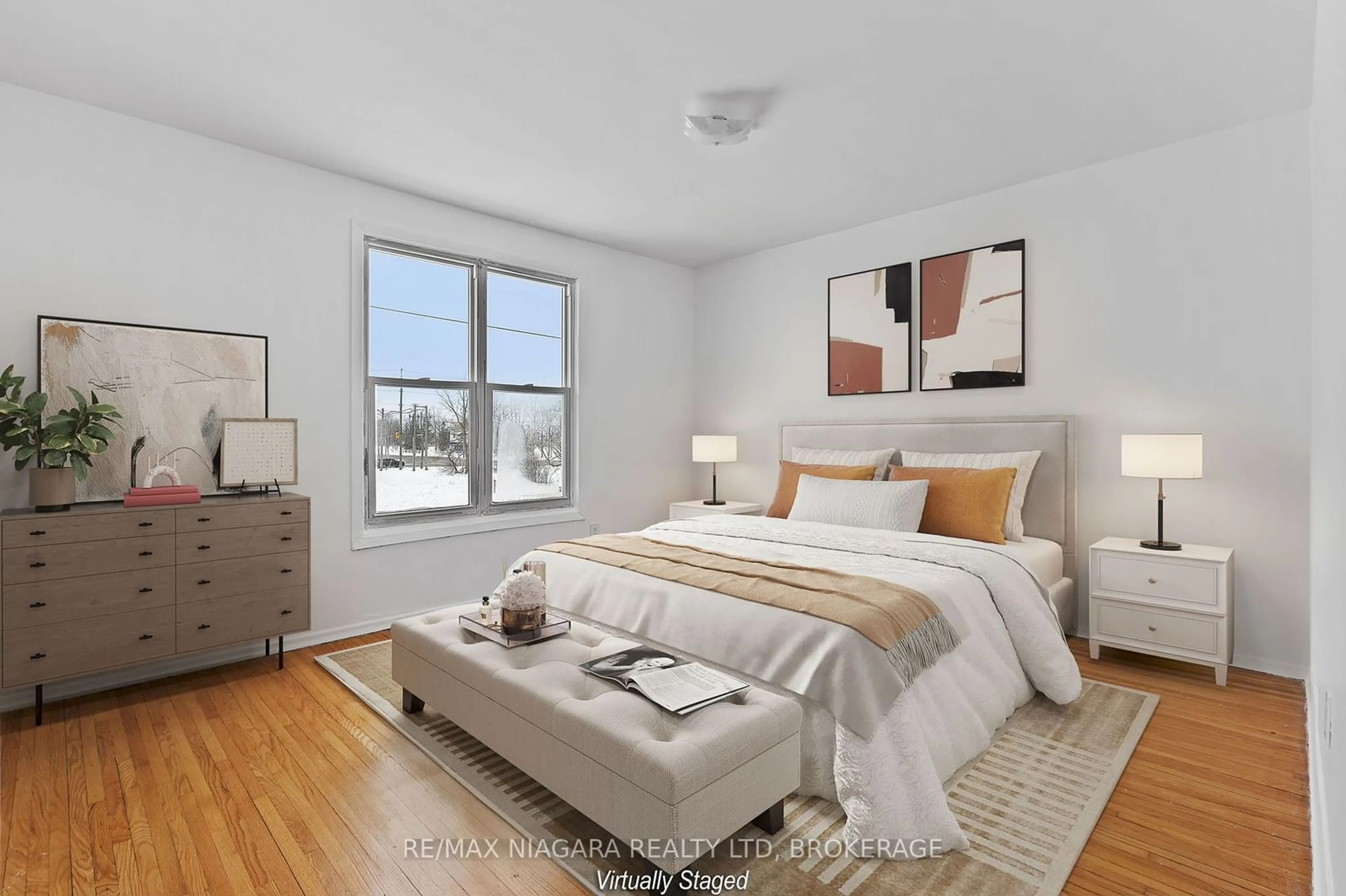 Bedroom with bed, unknown for 254 BERTIE St #3, Fort Erie Ontario L2A 1Z6