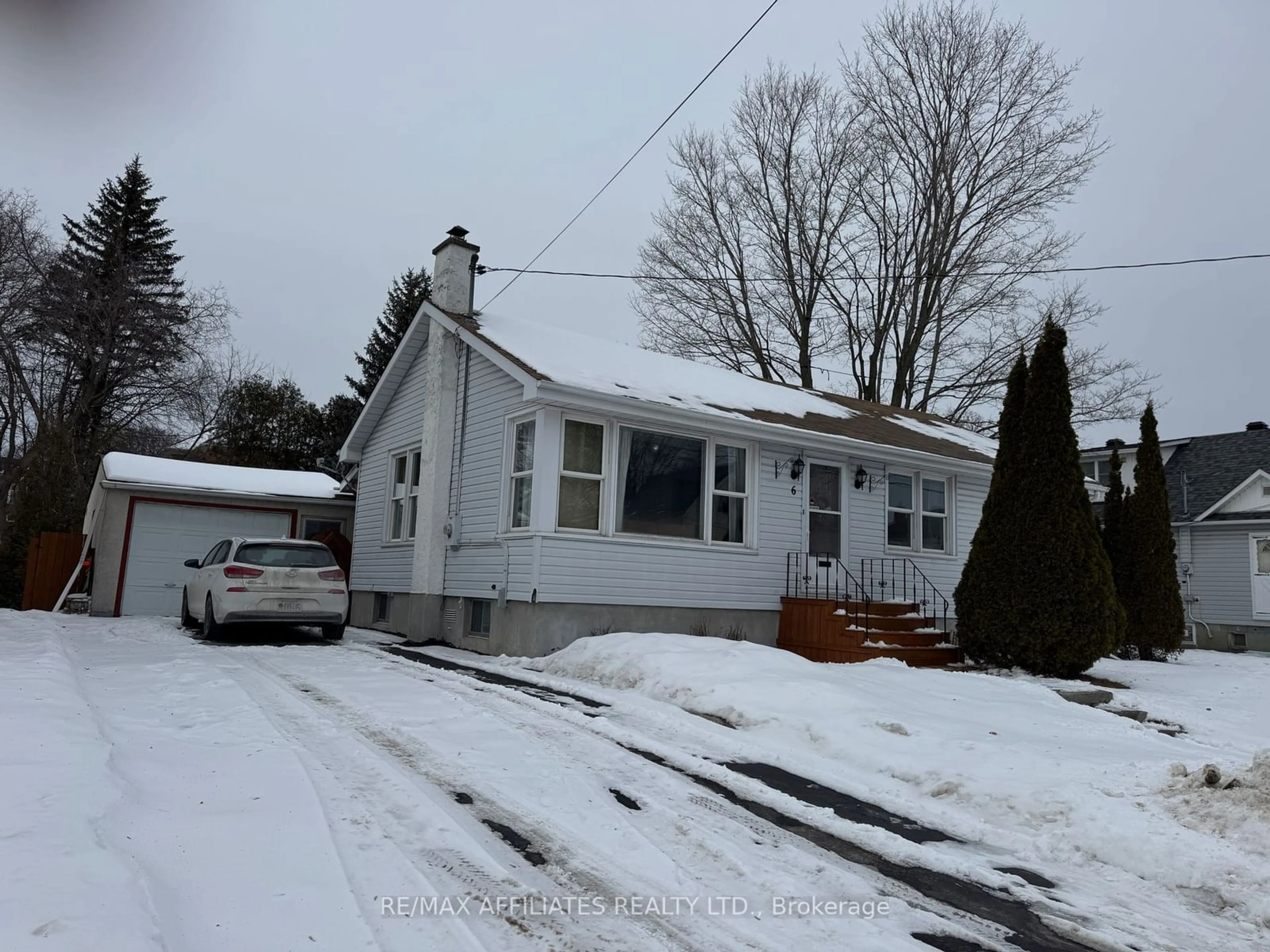 Home with vinyl exterior material, street for 6 CATHERINE St, Smiths Falls Ontario K7A 3Z8