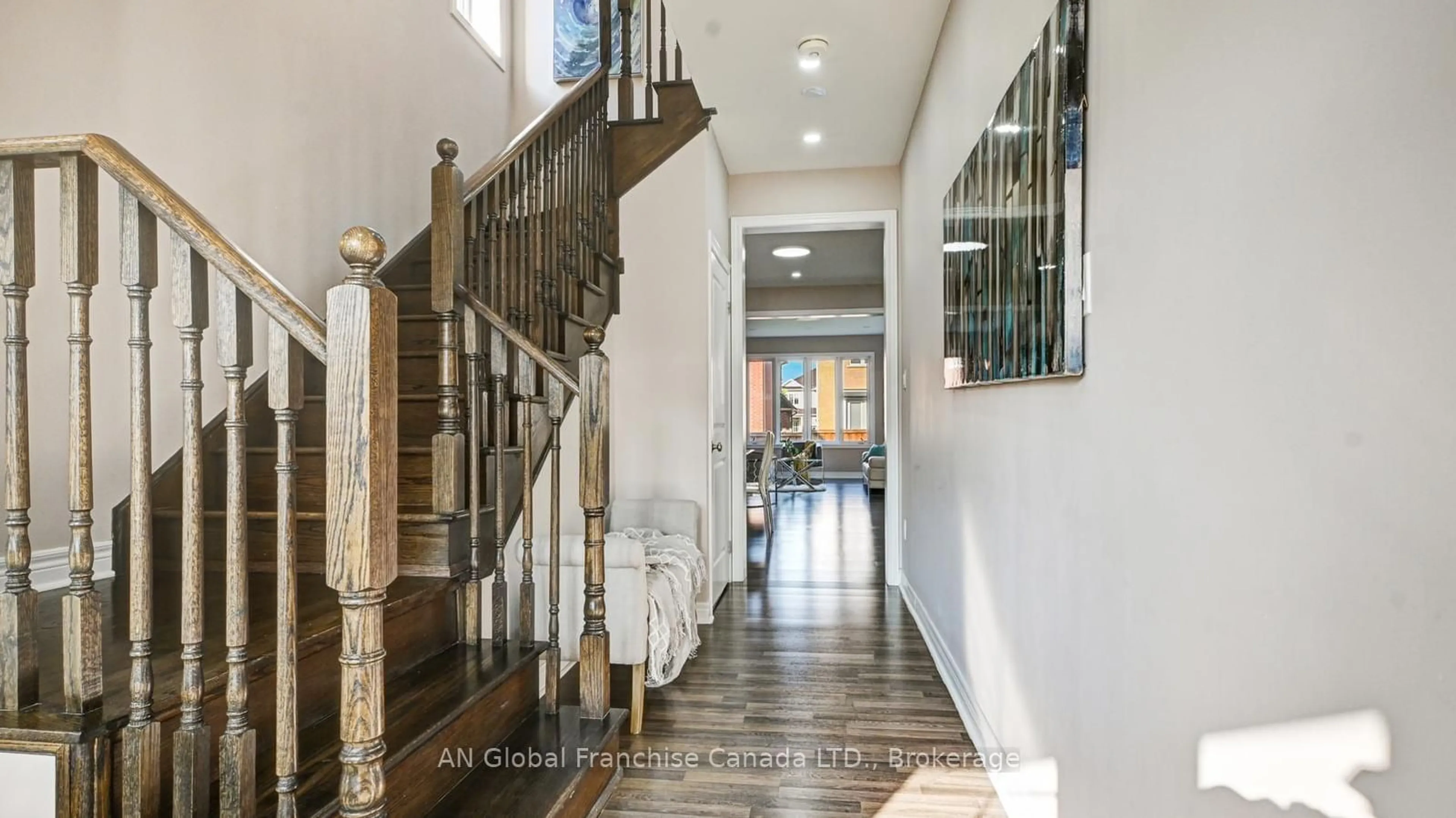 Indoor foyer for 33 Robbins Rdge, Brant Ontario N3L 0H2