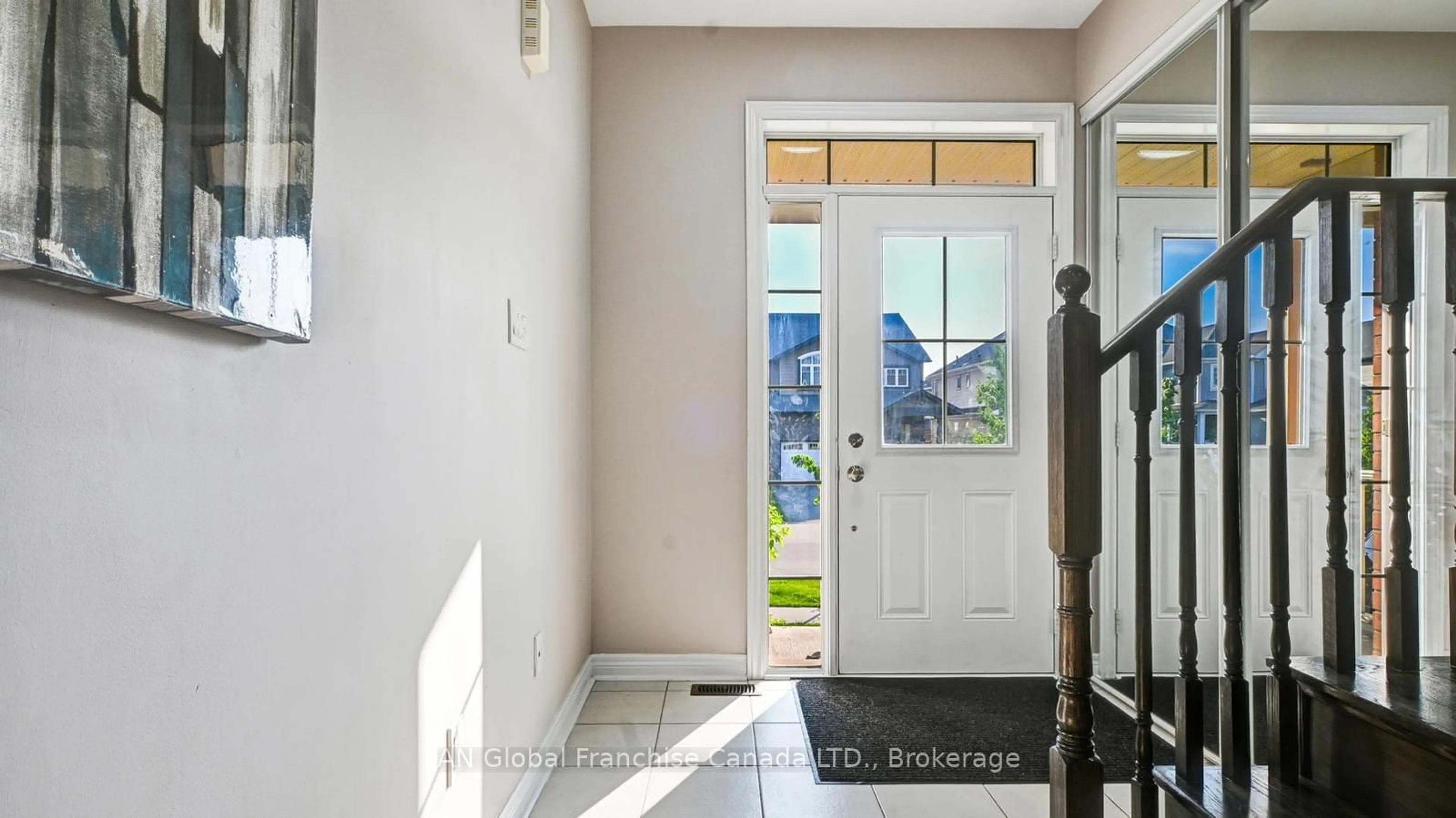 Indoor entryway for 33 Robbins Rdge, Brant Ontario N3L 0H2