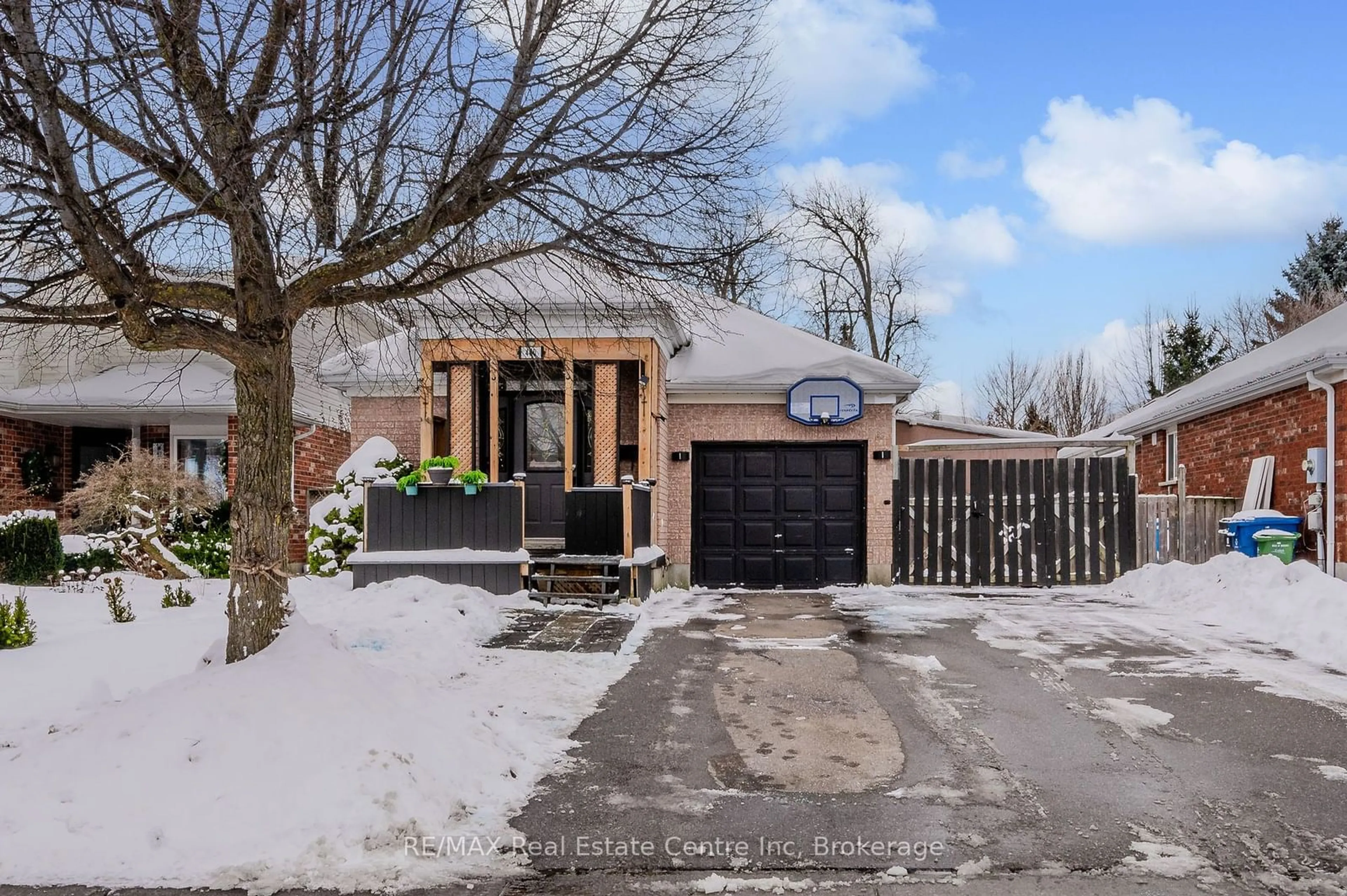 A pic from outside/outdoor area/front of a property/back of a property/a pic from drone, street for 400 Starwood Dr, Guelph Ontario N1E 7A4