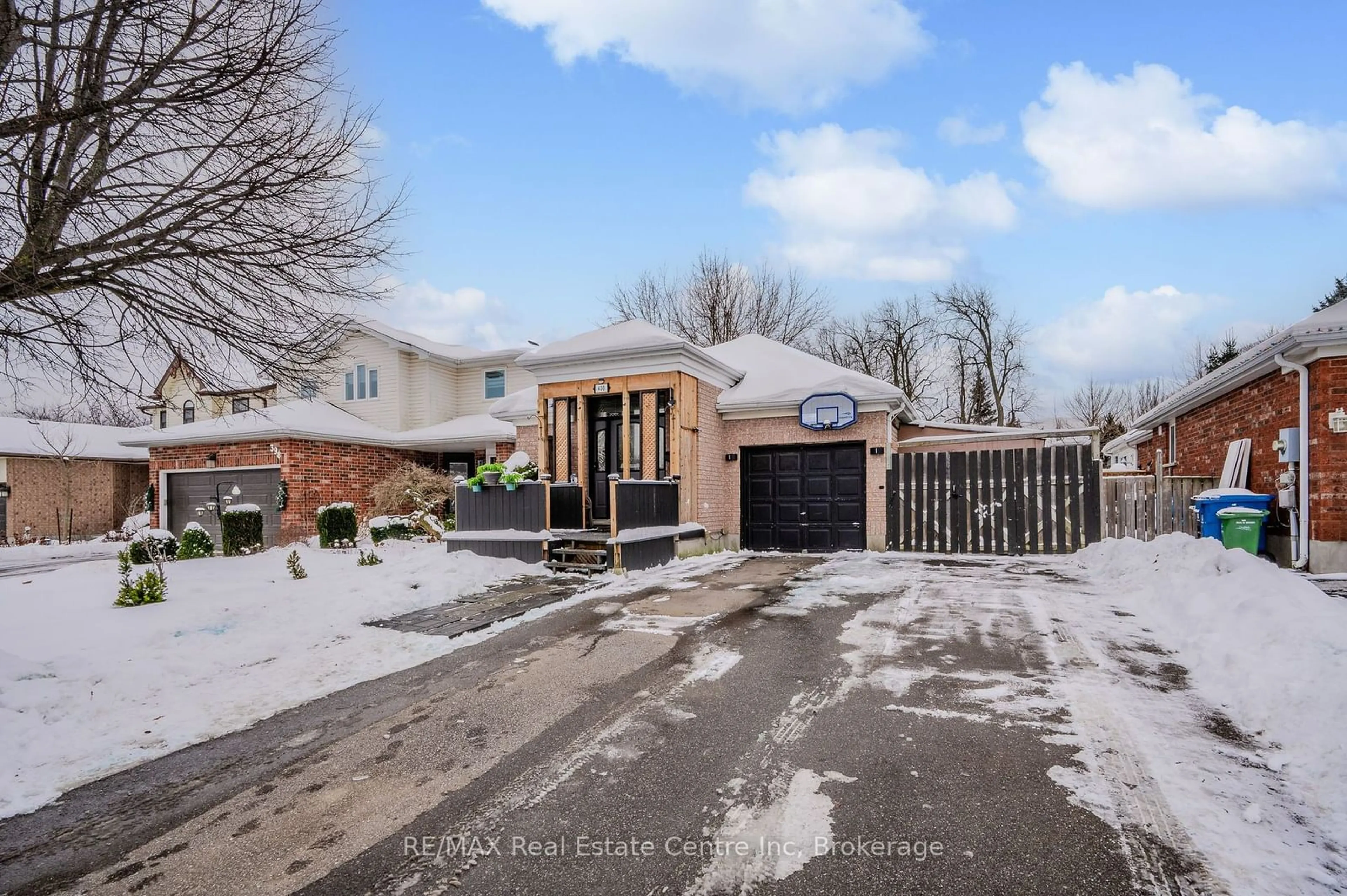 A pic from outside/outdoor area/front of a property/back of a property/a pic from drone, street for 400 Starwood Dr, Guelph Ontario N1E 7A4