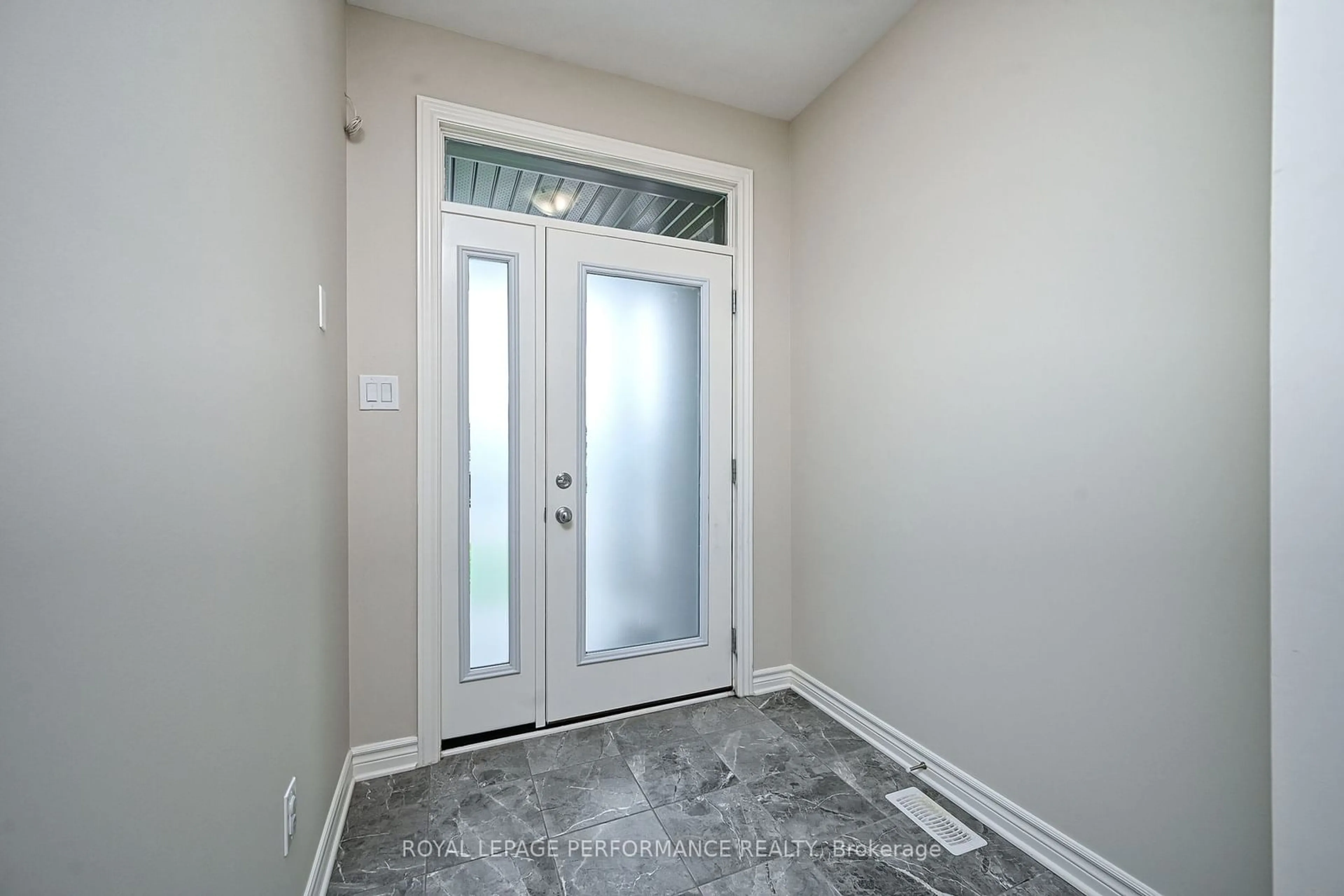 Indoor entryway for 129 Hickstead Way, Stittsville - Munster - Richmond Ontario K2S 0Z5