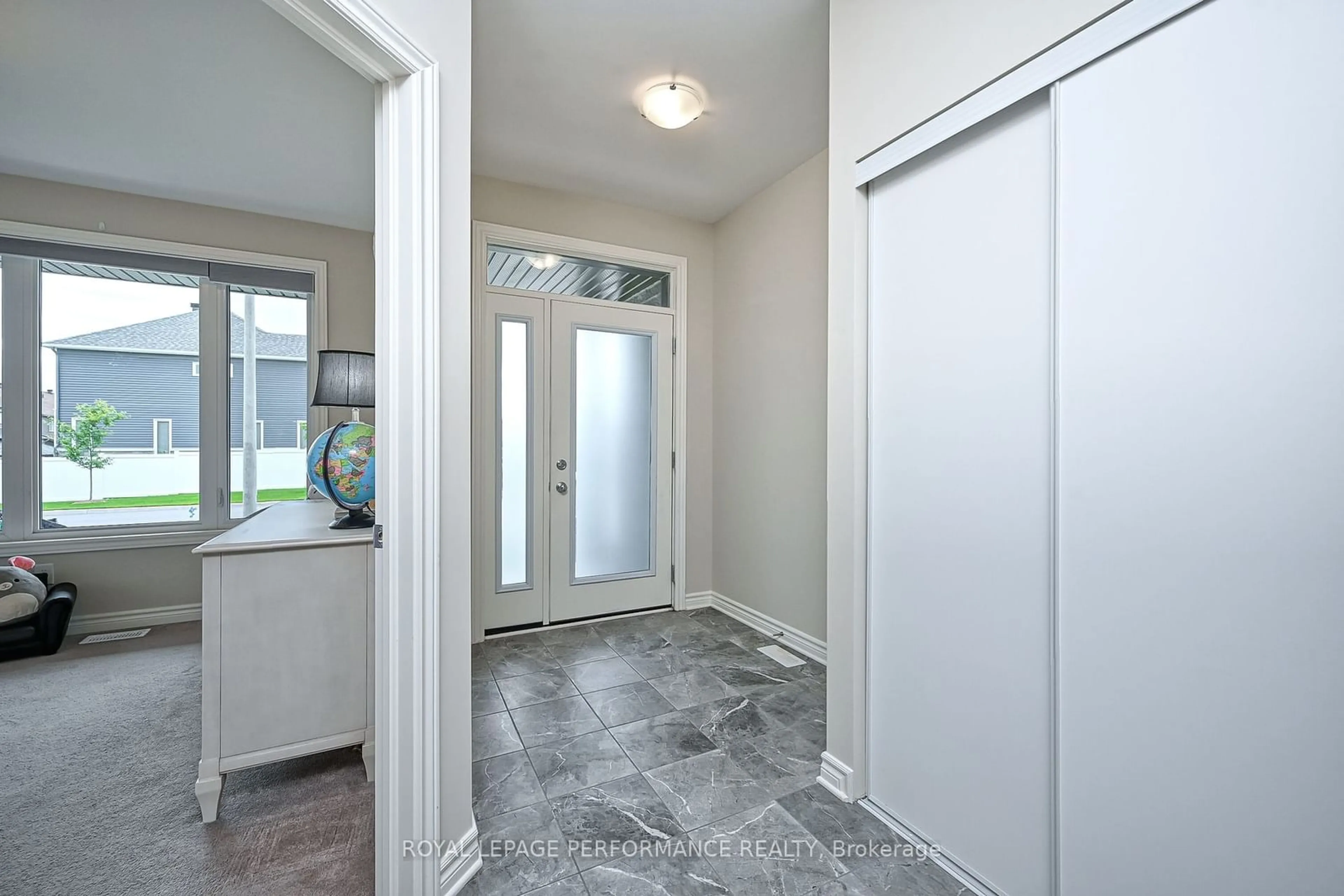 Indoor entryway for 129 Hickstead Way, Stittsville - Munster - Richmond Ontario K2S 0Z5