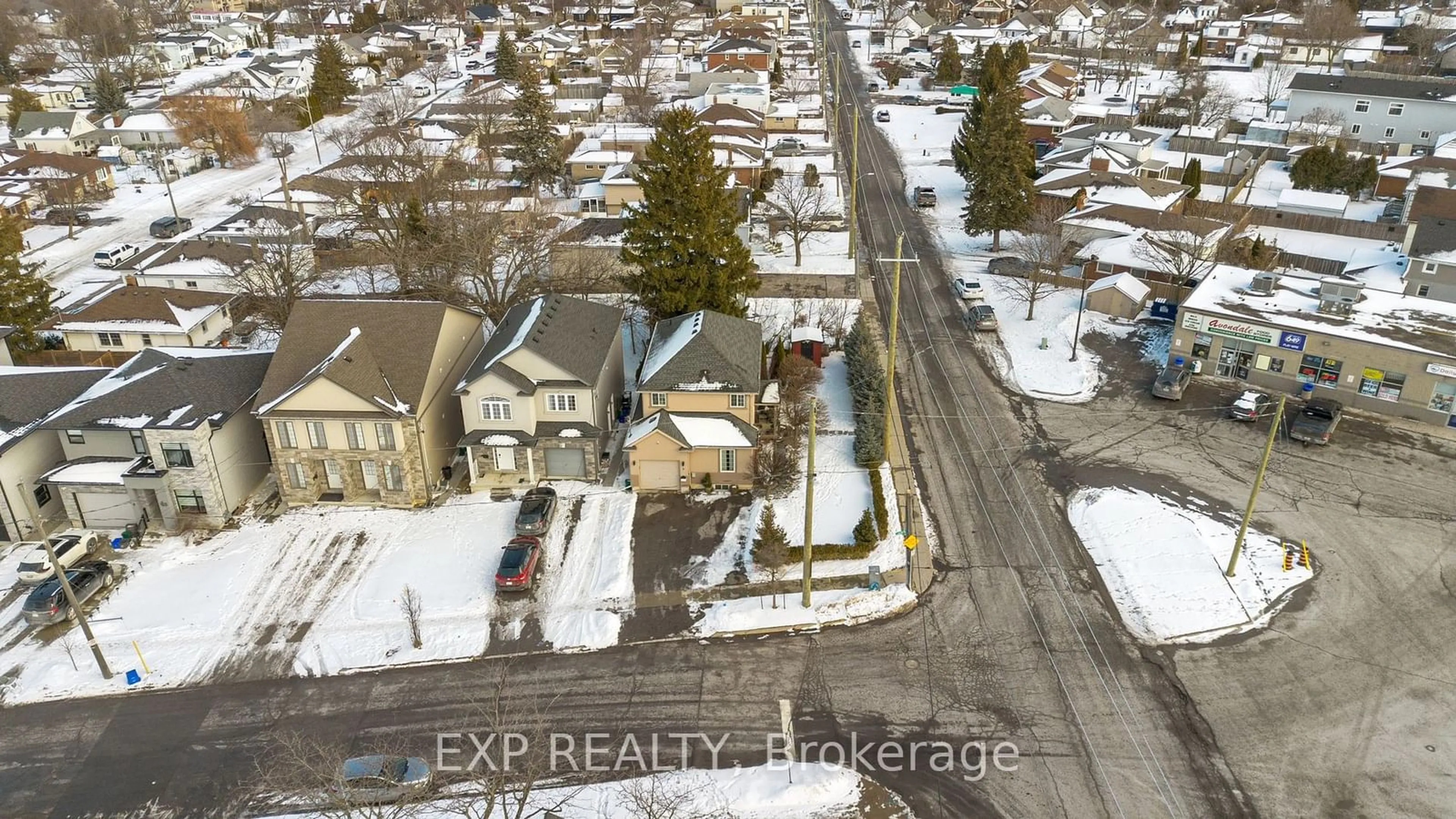 A pic from outside/outdoor area/front of a property/back of a property/a pic from drone, street for 2 Leeson St, St. Catharines Ontario L2V 2R3