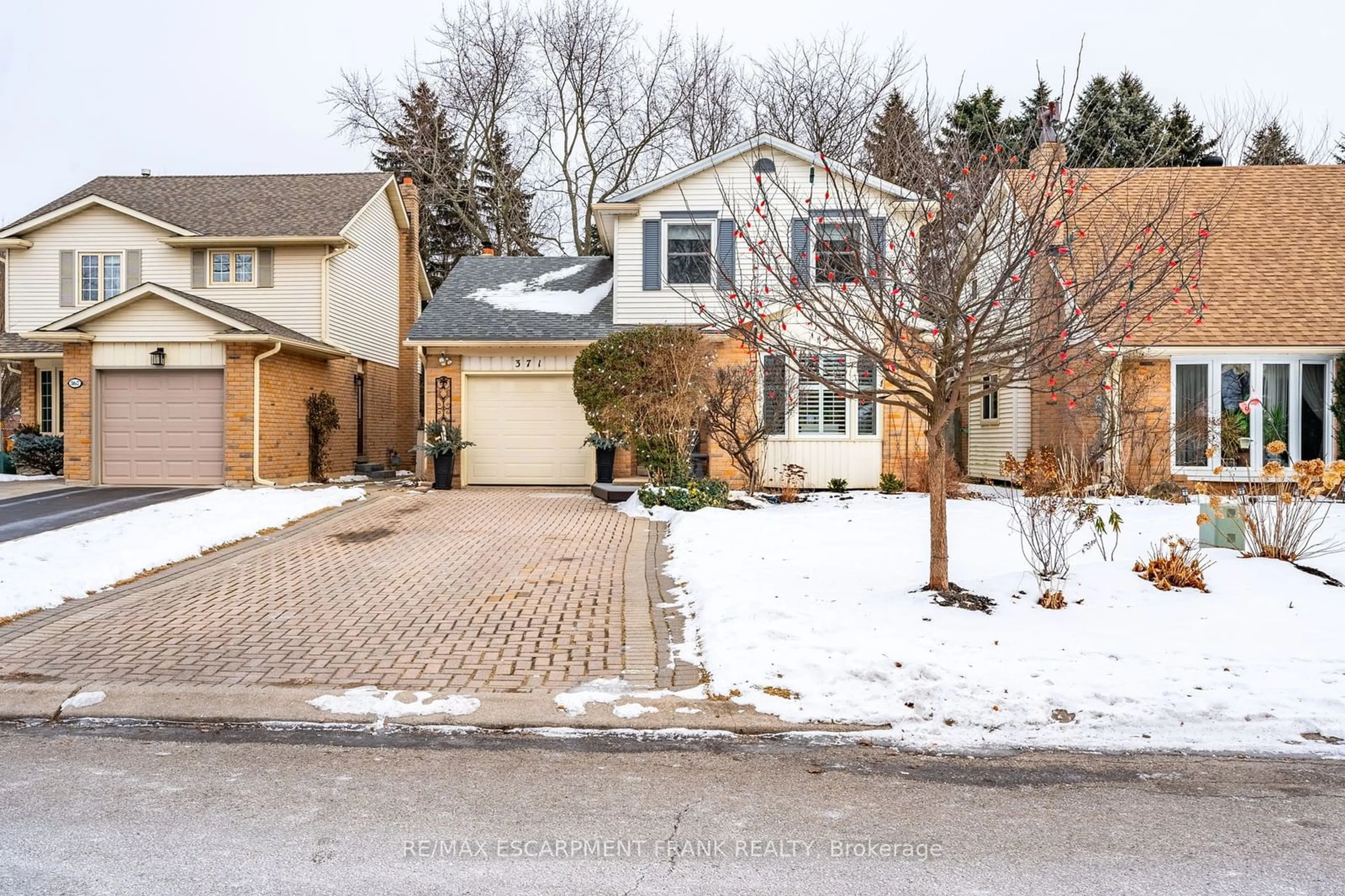 Unknown for 371 Knightsbridge Cres, Hamilton Ontario L9G 4A5