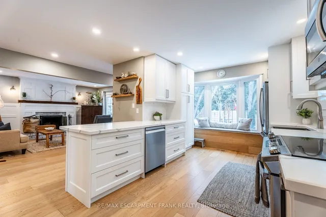 Additional property image - 371 Knightsbridge Cres
