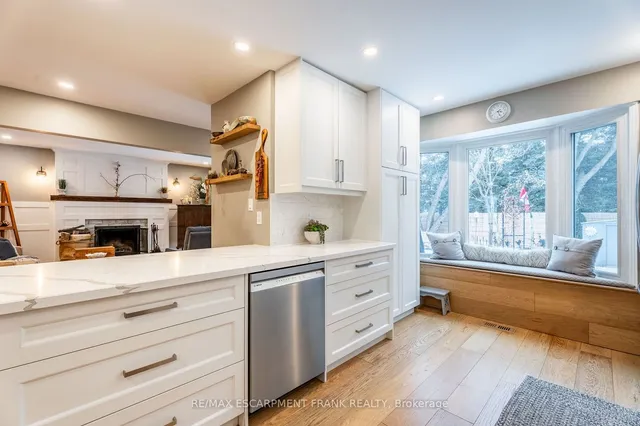 Additional property image - 371 Knightsbridge Cres
