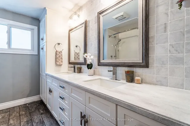 Additional property image - 371 Knightsbridge Cres