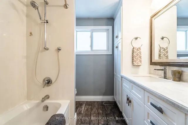Additional property image - 371 Knightsbridge Cres