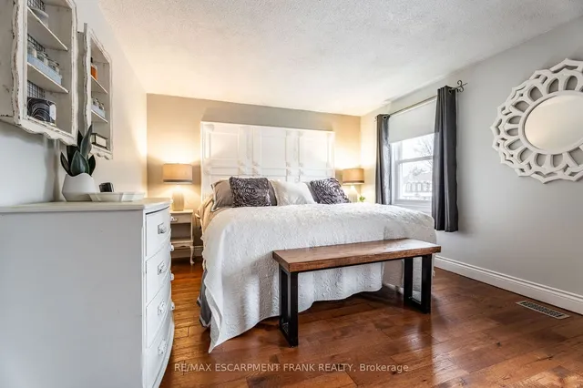 Additional property image - 371 Knightsbridge Cres