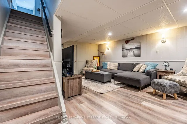 Additional property image - 371 Knightsbridge Cres