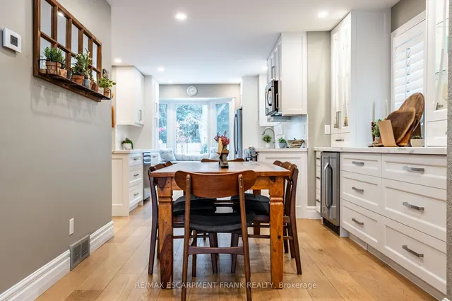Additional property image - 371 Knightsbridge Cres