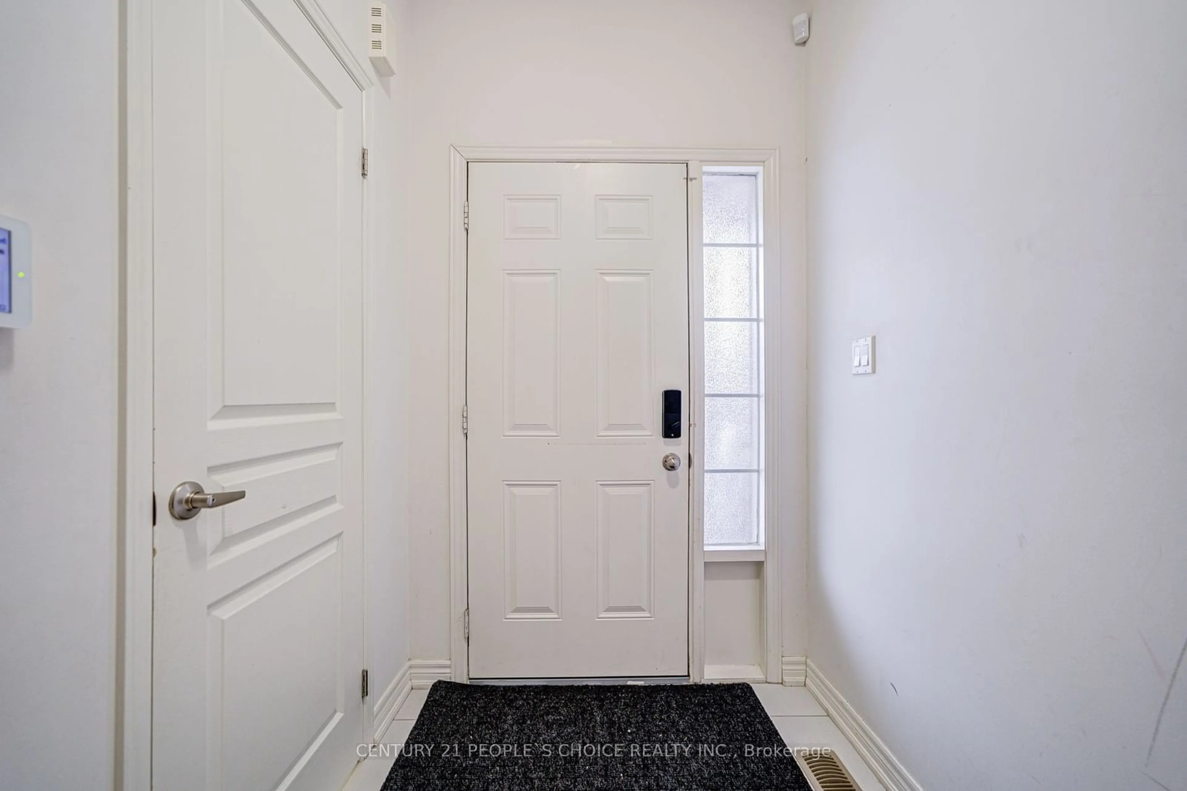 Indoor entryway for 40 Bradbury Rd, Hamilton Ontario L8J 0L1