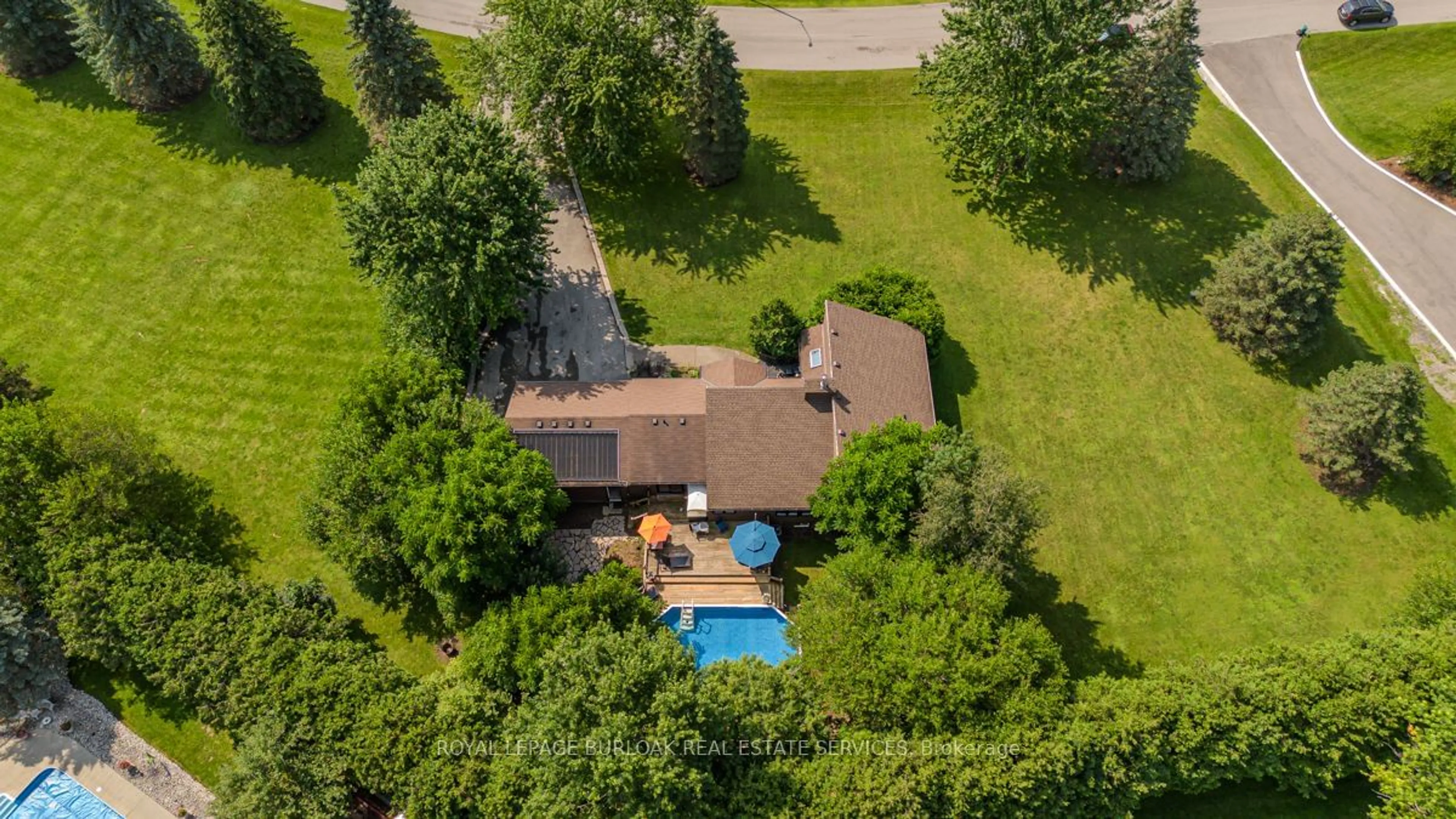 A pic from outside/outdoor area/front of a property/back of a property/a pic from drone, water/lake/river/ocean view for 11 Weneil Dr, Hamilton Ontario L0R 1K0