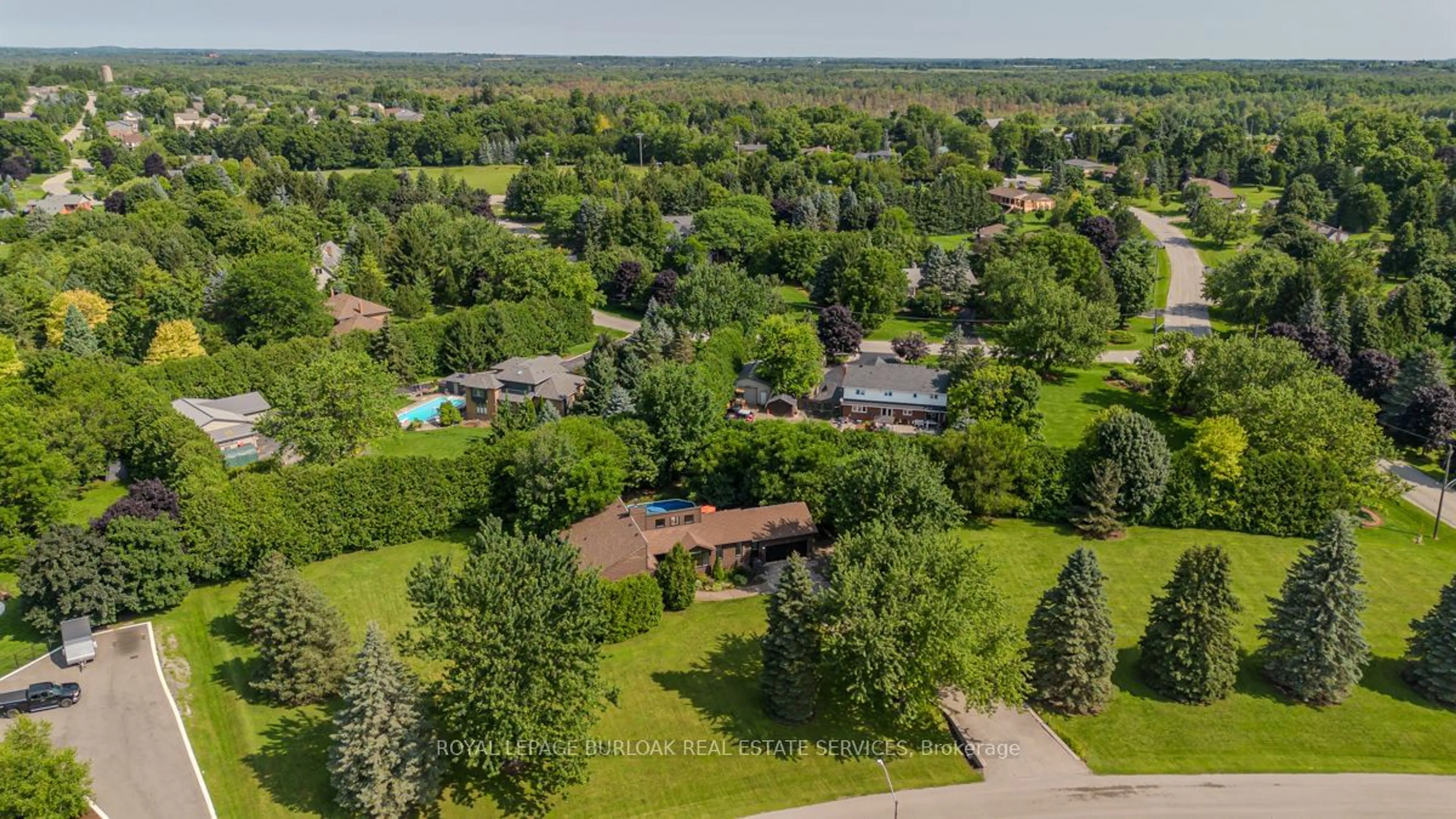 A pic from outside/outdoor area/front of a property/back of a property/a pic from drone, unknown for 11 Weneil Dr, Hamilton Ontario L0R 1K0