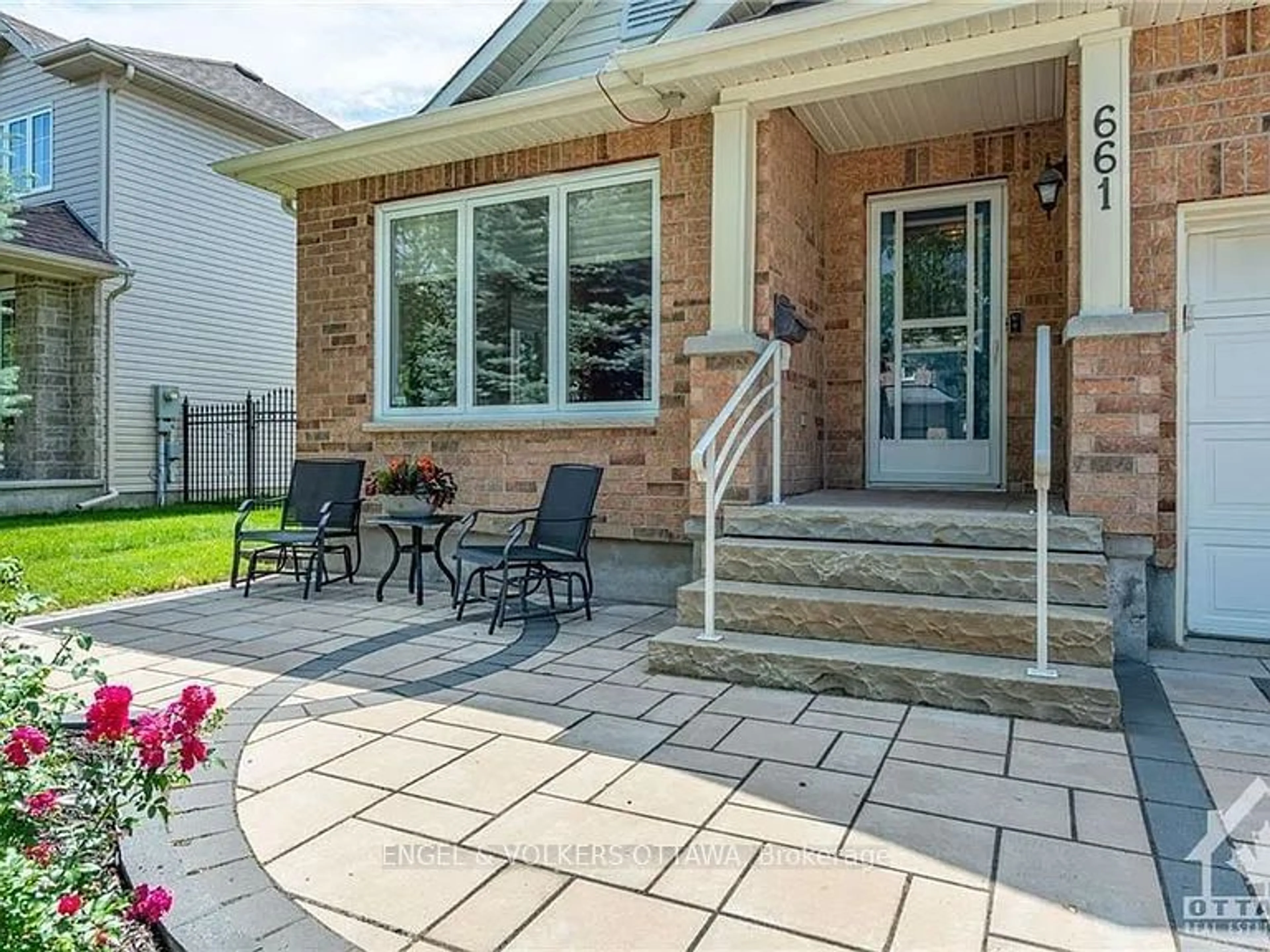 Patio, street for 661 Netley Circ, Ottawa Ontario K1T 0A4