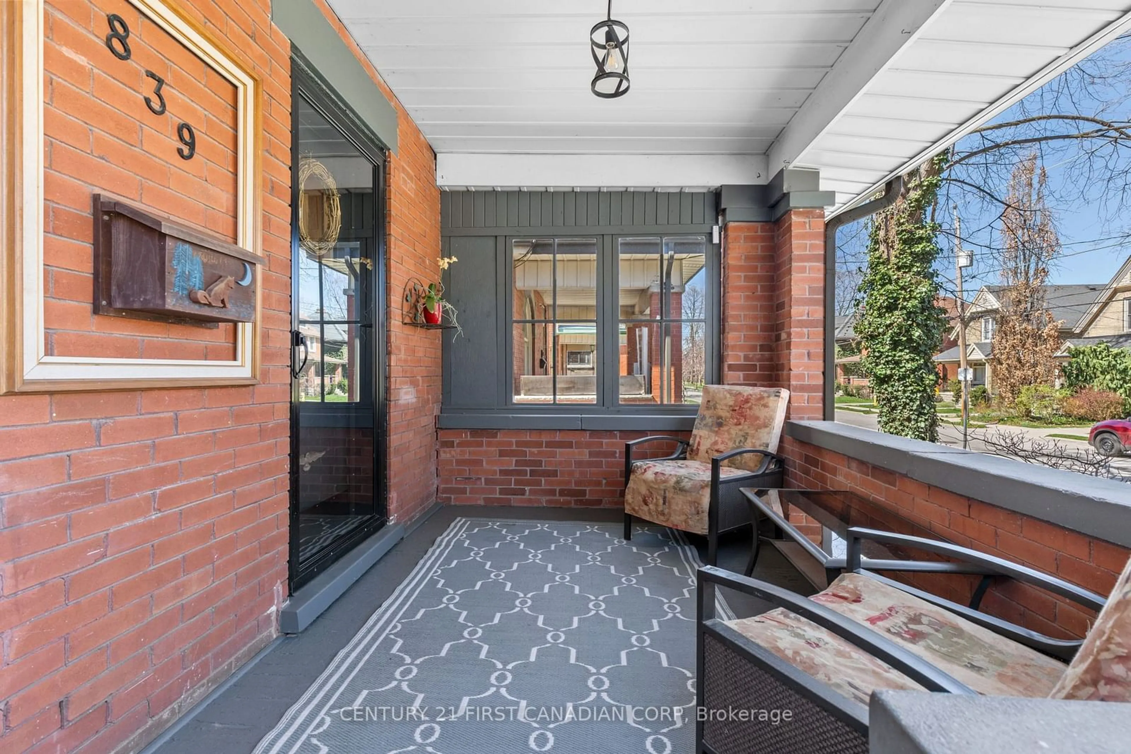 Unknown for 839 Dufferin Ave, London East Ontario N5W 3J9