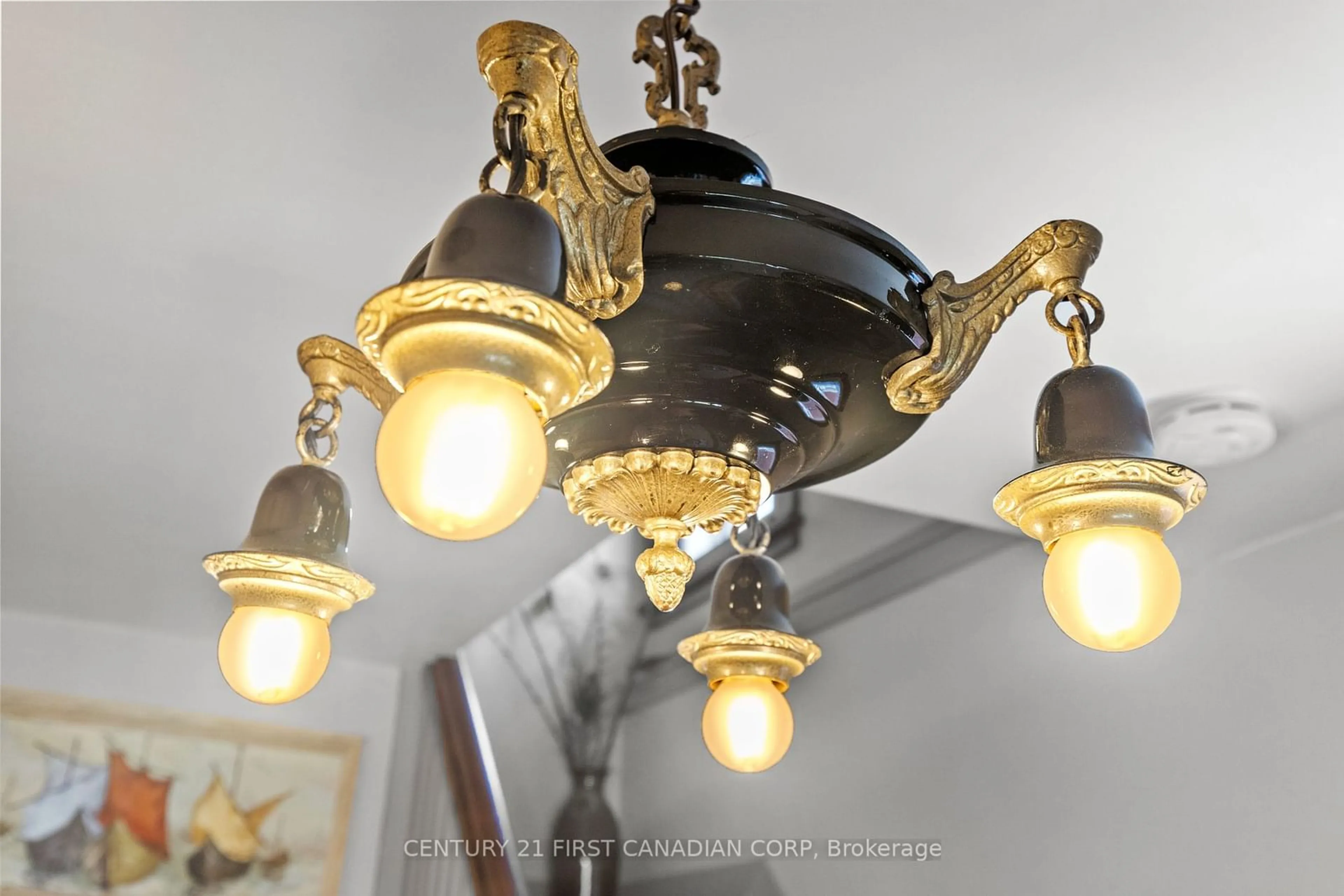 Indoor foyer for 839 Dufferin Ave, London East Ontario N5W 3J9