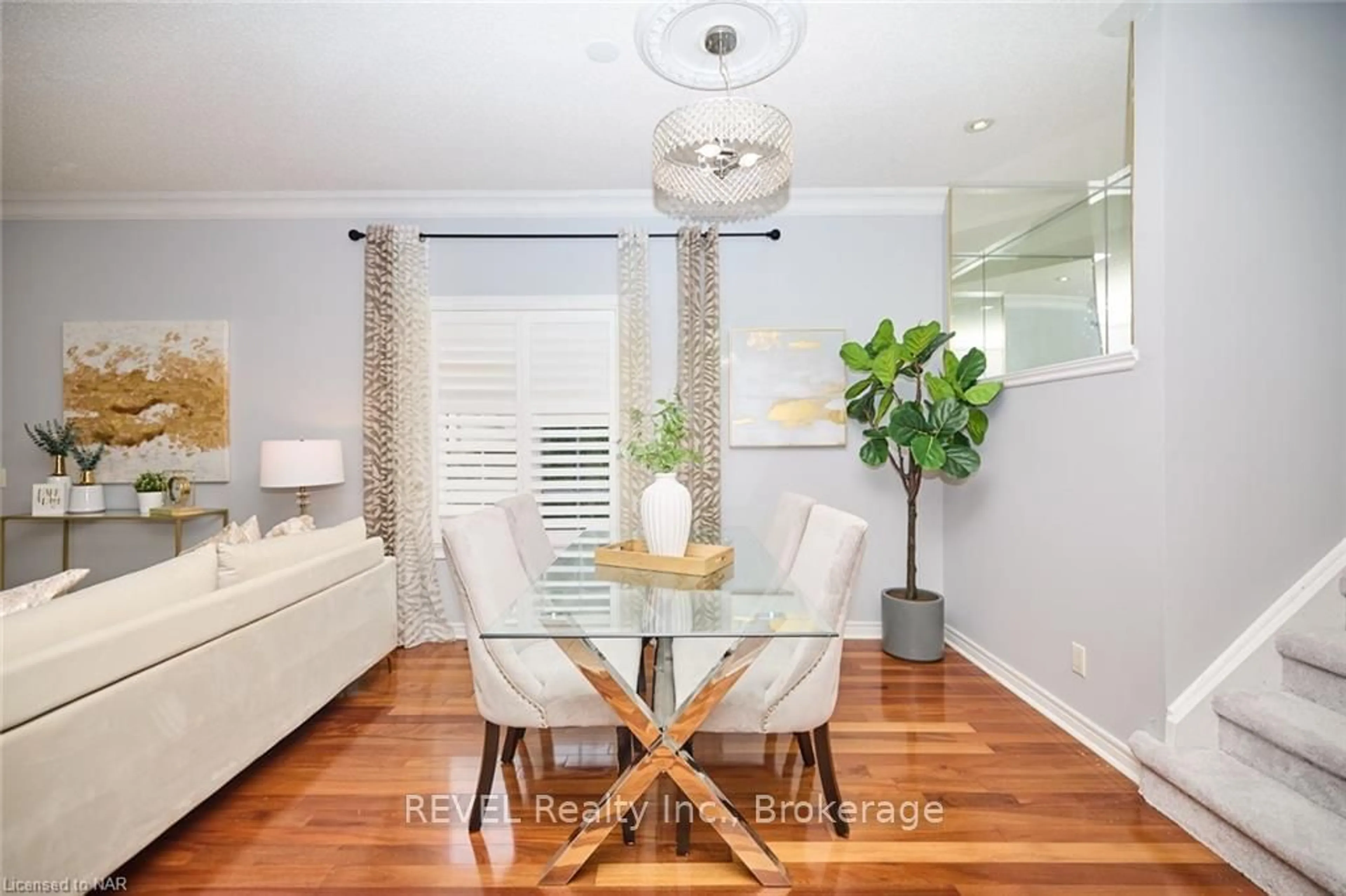 Dining room, wood/laminate floor for 36 NATALIE Crt, Thorold Ontario L2V 5C6